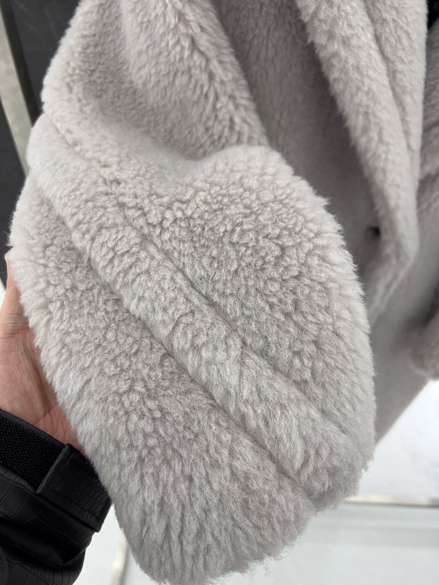 Maxmara TEDDY coat autumn winter show style. Original quality, light weight, precise version. 23 colors available. Sizes xs s. Materials: 62% alpaca, 26% wool, 12% silk.-Big cat