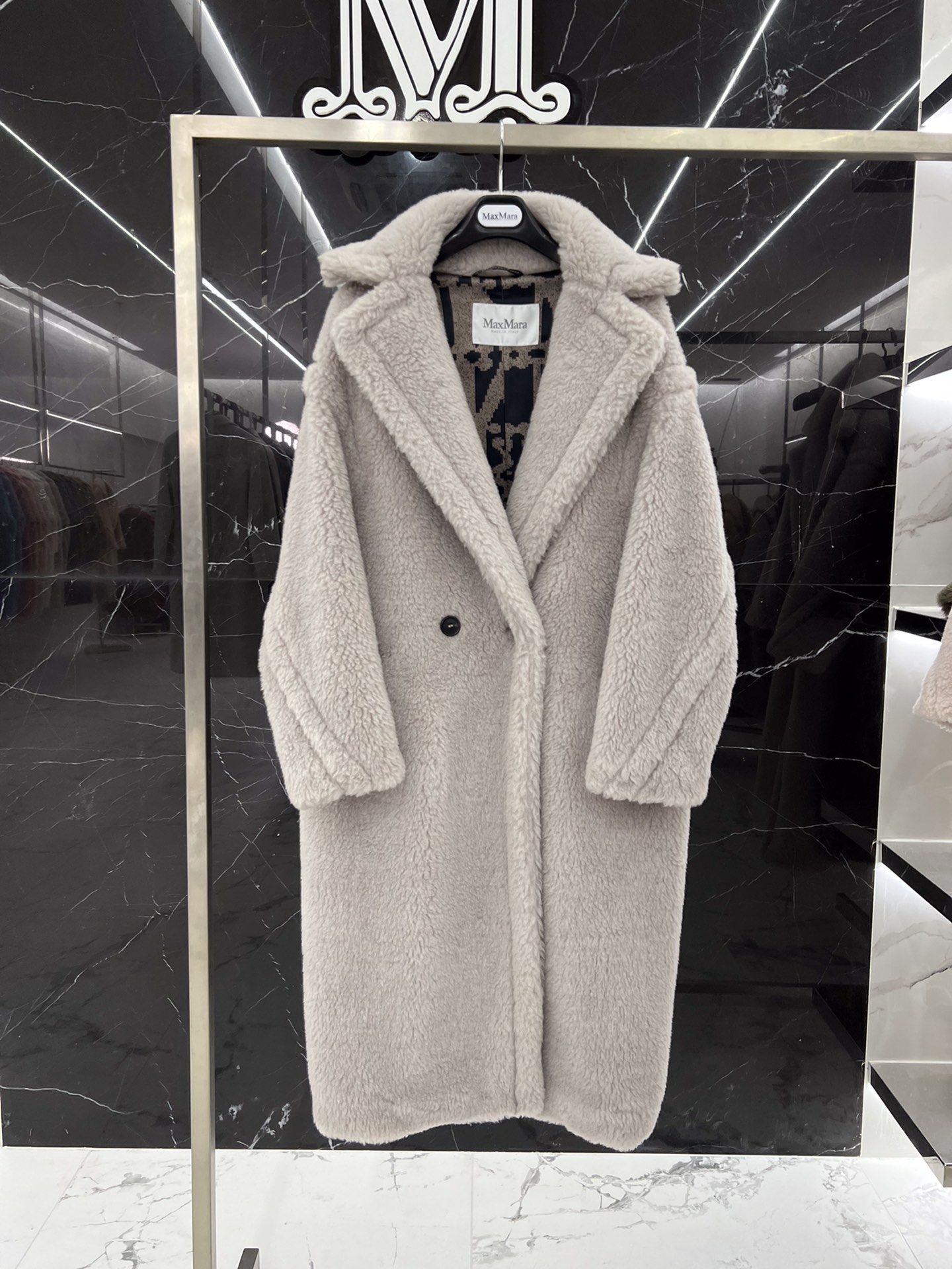 Maxmara TEDDY coat autumn winter show style. Original quality, light weight, precise version. 23 colors available. Sizes xs s. Materials: 62% alpaca, 26% wool, 12% silk.-Big cat
