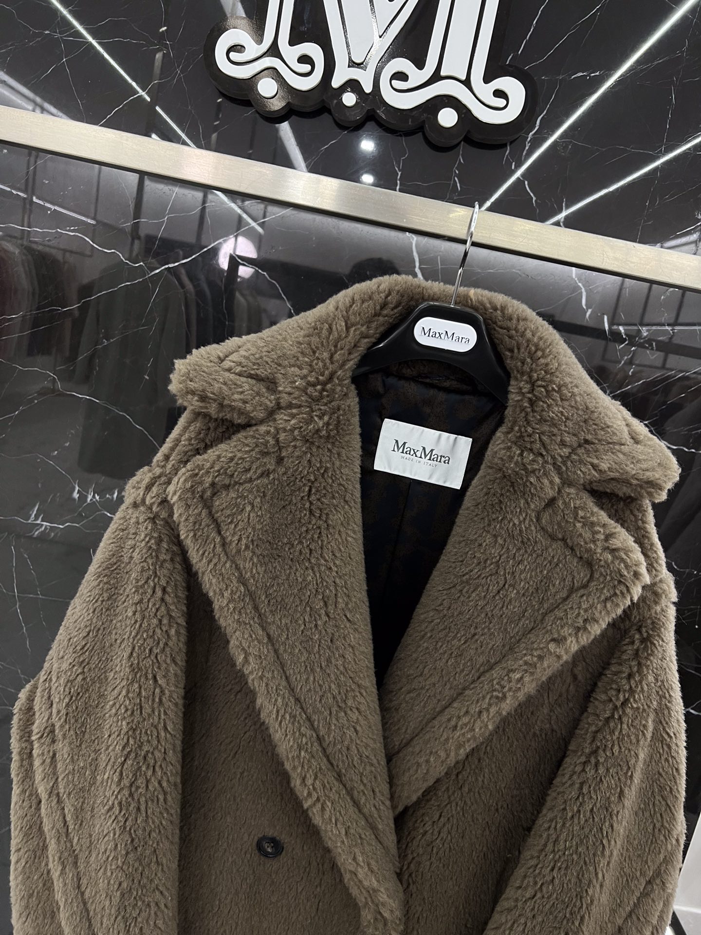 Maxmara TEDDY bear coat, autumn/winter runway edition. Original gift box, dust bag, hanger included. Crafted with imported materials, precise weight, hand-stitched. 21 colors available. Sizes xs, s.-Big cat