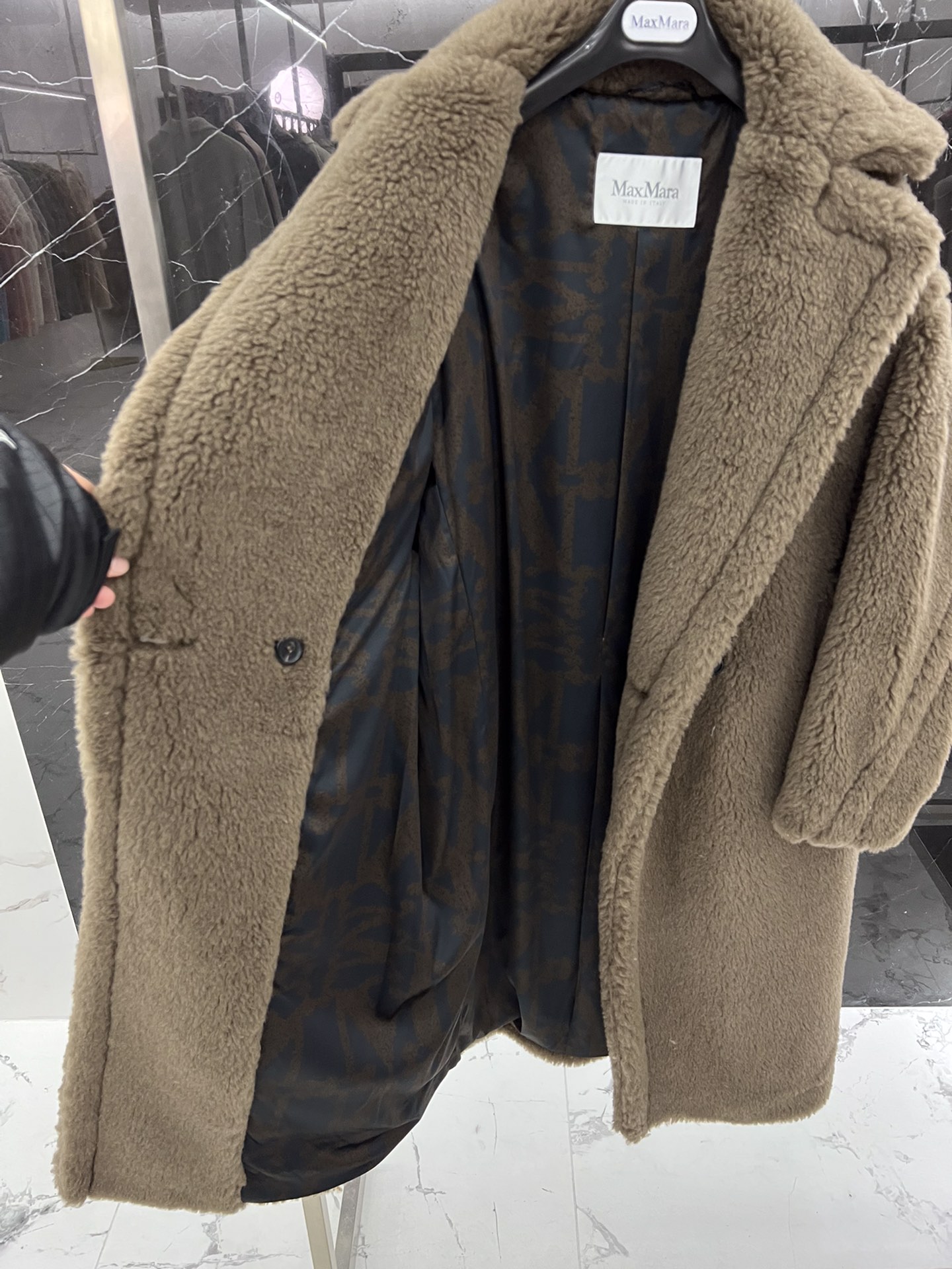 Maxmara TEDDY bear coat, autumn/winter runway edition. Original gift box, dust bag, hanger included. Crafted with imported materials, precise weight, hand-stitched. 21 colors available. Sizes xs, s.-Big cat