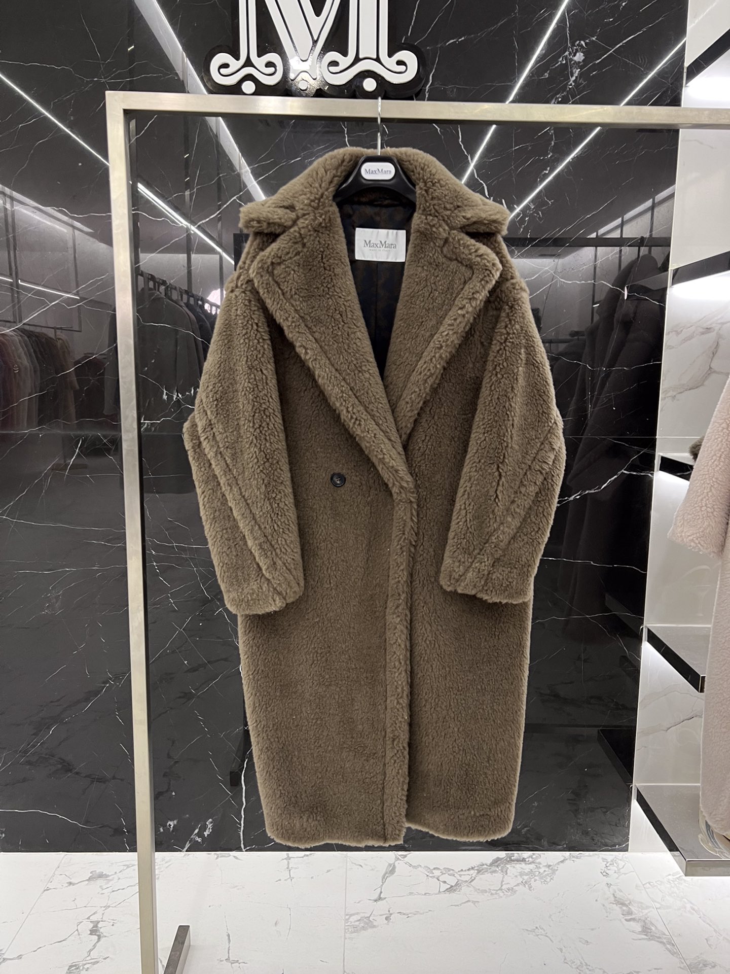 Maxmara TEDDY bear coat, autumn/winter runway edition. Original gift box, dust bag, hanger included. Crafted with imported materials, precise weight, hand-stitched. 21 colors available. Sizes xs, s.-Big cat