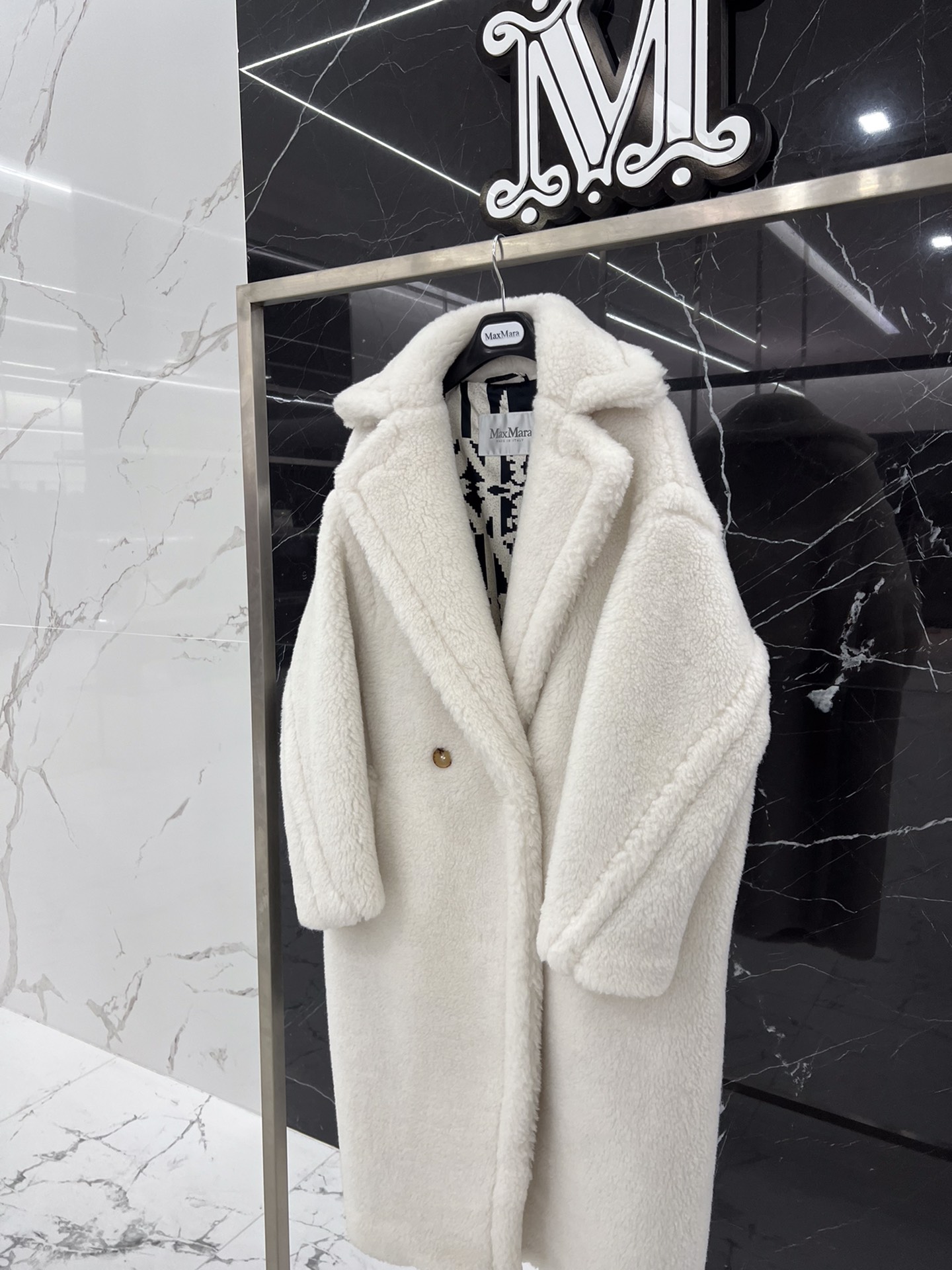 Maxmara TEDDY coat, show style, lightweight, 23 colors available. Materials: 62% alpaca, 26% wool, 12% silk. Sizes: XS, S. Original quality, precise craftsmanship.-Big cat