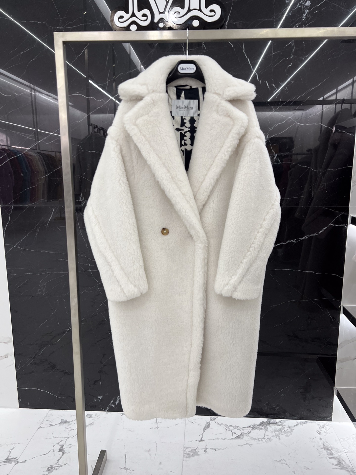 Maxmara TEDDY coat, show style, lightweight, 23 colors available. Materials: 62% alpaca, 26% wool, 12% silk. Sizes: XS, S. Original quality, precise craftsmanship.-Big cat