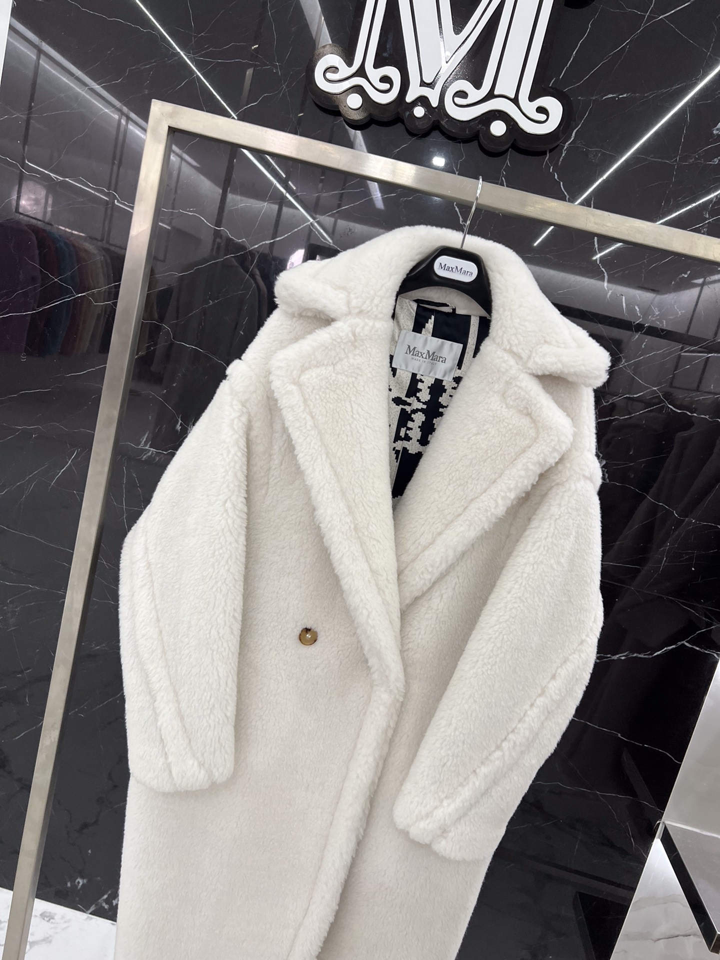 Maxmara TEDDY coat, show style, lightweight, 23 colors available. Materials: 62% alpaca, 26% wool, 12% silk. Sizes: XS, S. Original quality, precise craftsmanship.-Big cat