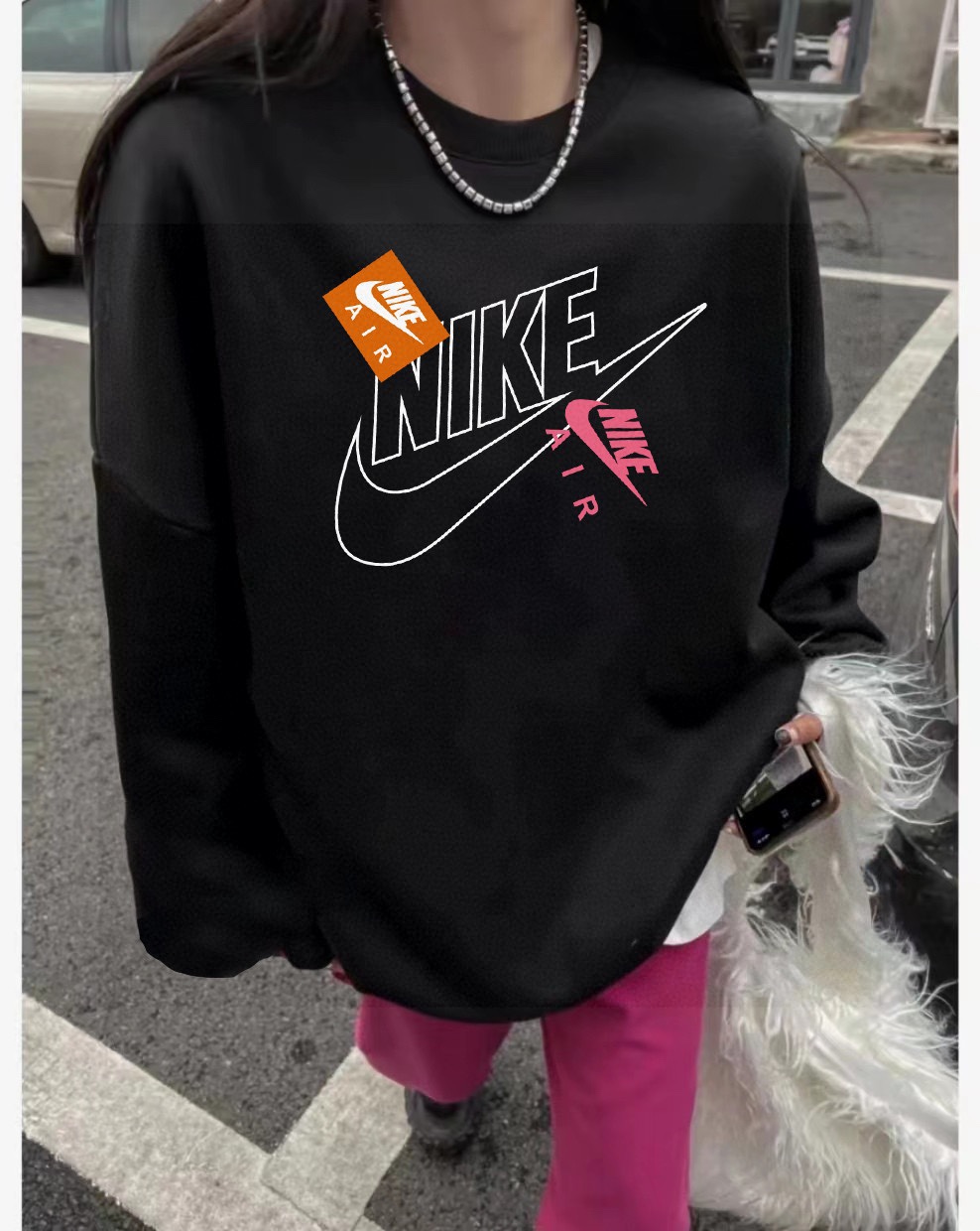 Nike Co-Lending Velvet Jacket with Large Logo for Couples: Stylish and Versatile in Black, White, and Gray - 图片 3
