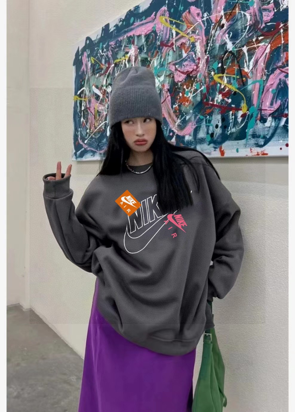 Nike Co-Lending Velvet Jacket with Large Logo for Couples: Stylish and Versatile in Black, White, and Gray - 图片 7