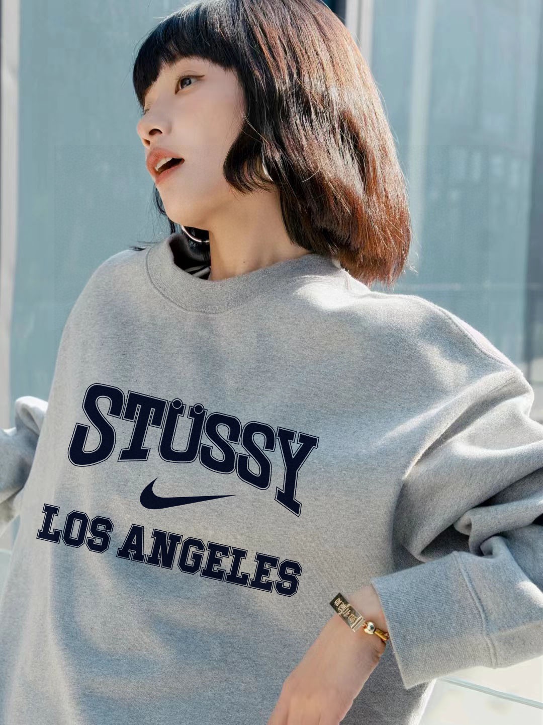 BGJ Velvet Coat: Stylish Unisex Design with Custom Details in Black, White, and Iron Gray - 图片 4