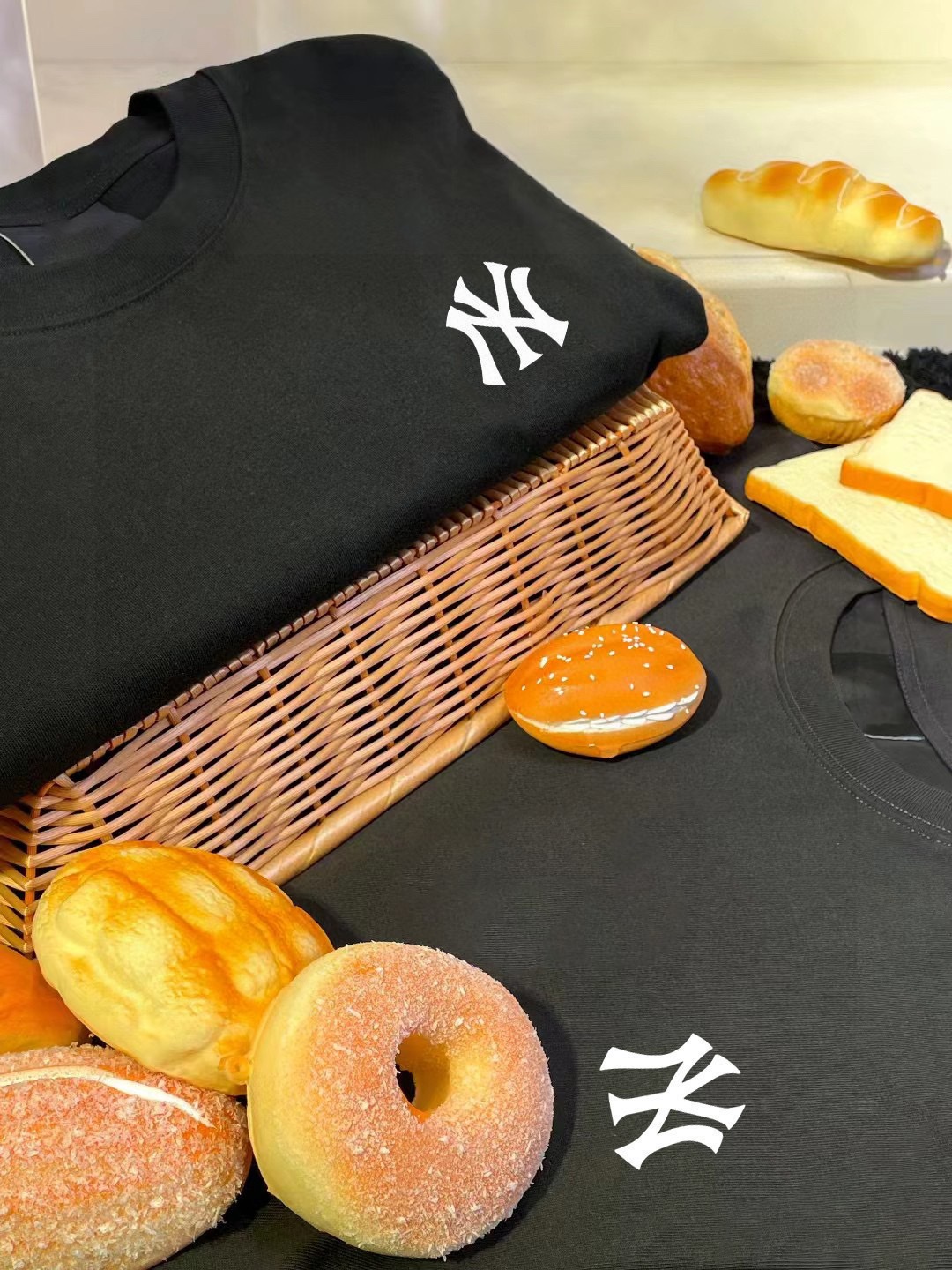 BGJ Velvet Coat: Stylish MLB/NYY Yankees Design with Disney Toon Bodyguards - 图片 7