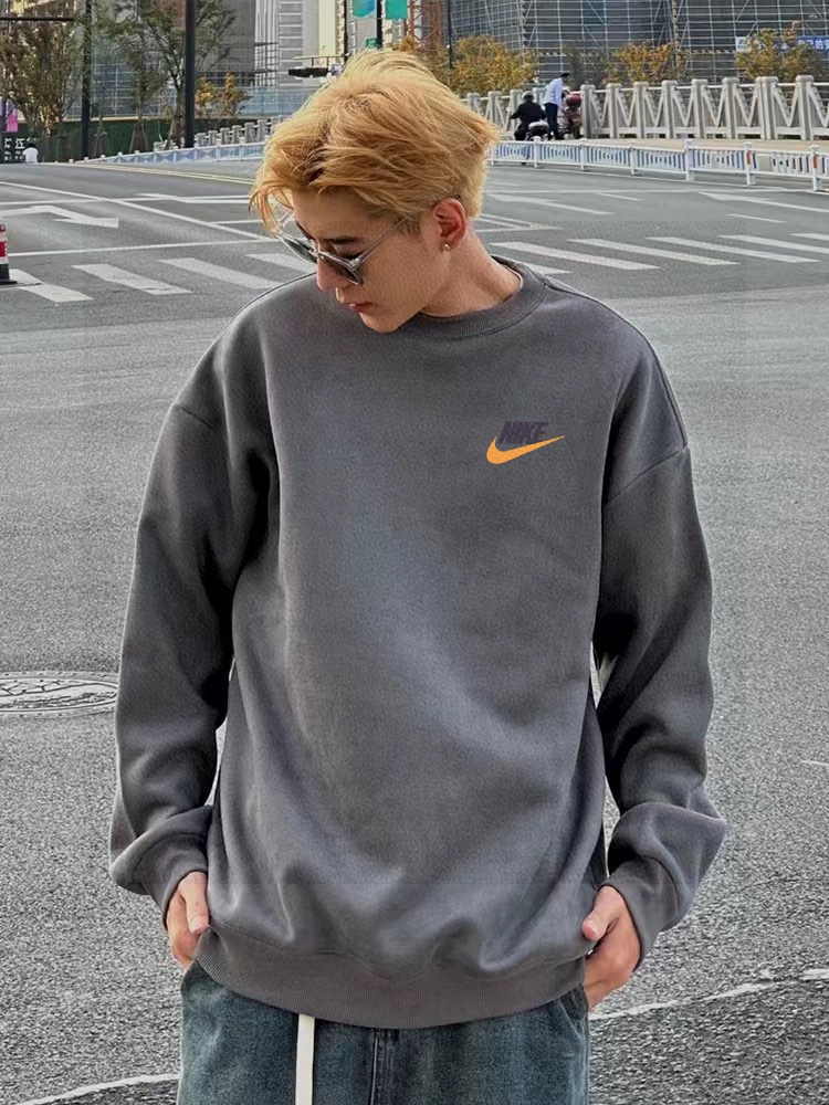 Nike Joint Multi-Coloured Velvet Coat for Stylish Couples – Winter Essential! - 图片 5