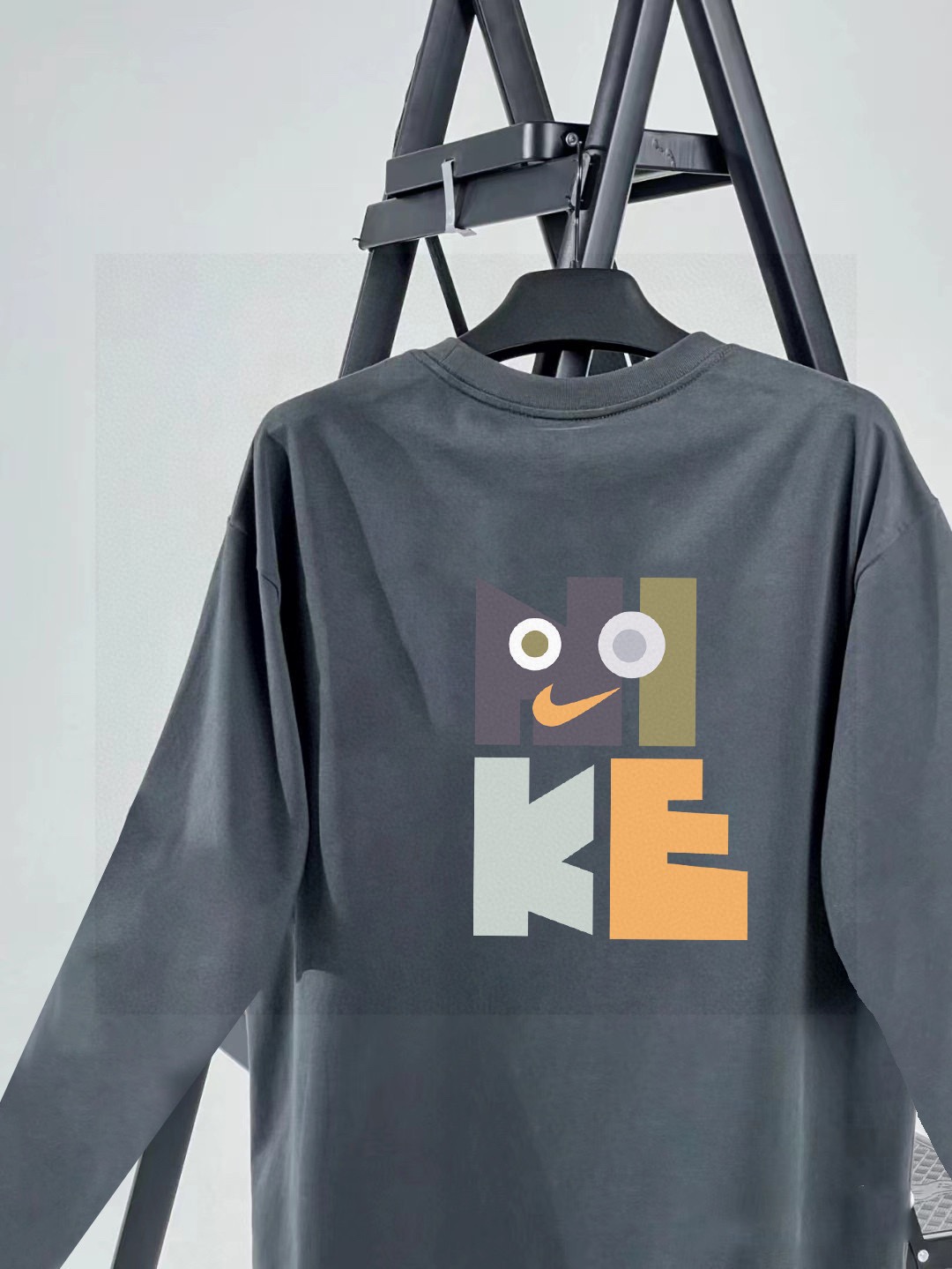 Nike Joint Multi-Coloured Velvet Coat for Stylish Couples – Winter Essential! - 图片 7