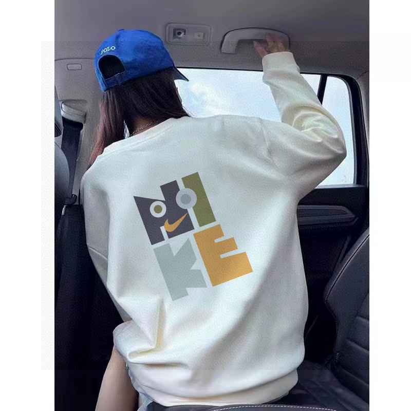 Nike Joint Multi-Coloured Velvet Coat for Stylish Couples – Winter Essential! - 图片 4