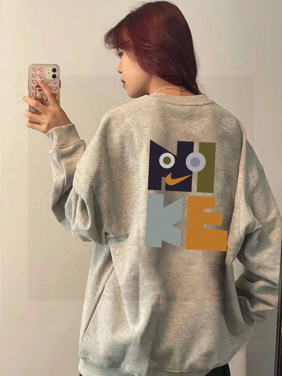 Nike Joint Multi-Coloured Velvet Coat for Stylish Couples – Winter Essential! - 图片 6