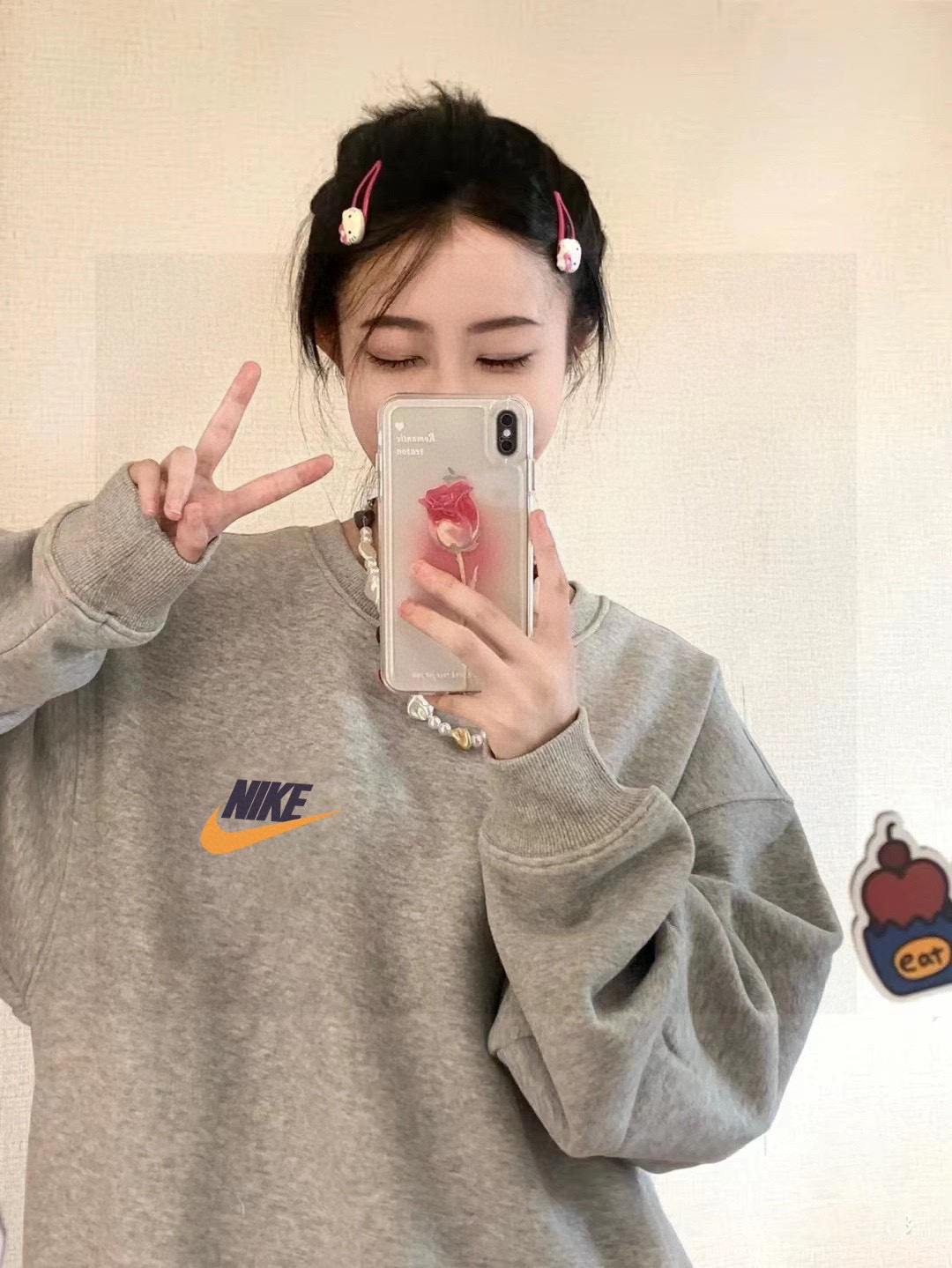 Nike Joint Multi-Coloured Velvet Coat for Stylish Couples – Winter Essential! - 图片 3