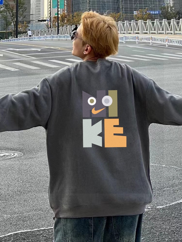 Nike Joint Multi-Coloured Velvet Coat for Stylish Couples – Winter Essential! - 图片 2