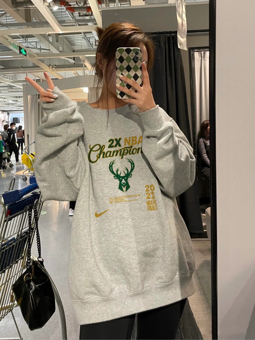 Nike NBA Series Velvet Couples’ Coats: Stylish, Customized, and Versatile - 图片 5