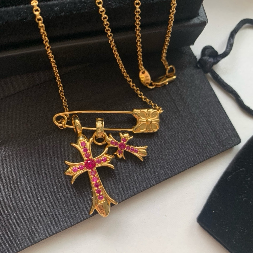 P✟克罗心潮人必备单品】彩钻别针🧷十字架项链，粉钻面光面，双面可佩戴，自由拆卸，太好看了 戴上它炸了整条