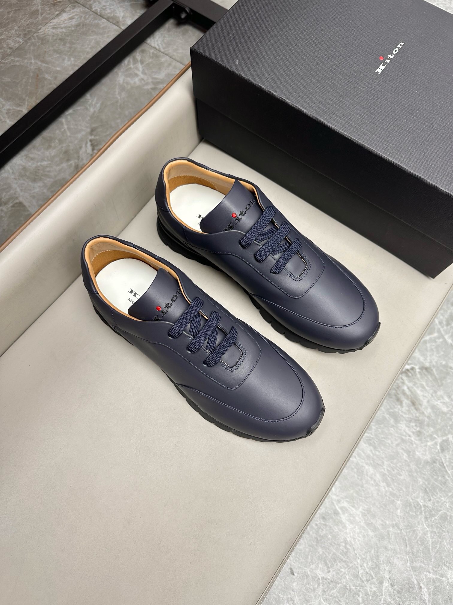 NO:219311,Brand Kiton color original color matching code number 39-44 customized 38454647 price material Kiton new product original single-stock low-top casual sports shoes!  The upper is made of original cowhide fabric cowhide inner lining. The original molded sole of cowhide is made of high quality, worthy of possession.19860909品牌Kiton 颜色原版配色 码数39-44定做38454647 价格 材质kiton新品原单货低帮休闲运动鞋！鞋面采用原版牛皮面料牛皮内里 牛皮垫脚原版开模大底、高品质值得拥有,,sneakers,cowhide,Men's shoes