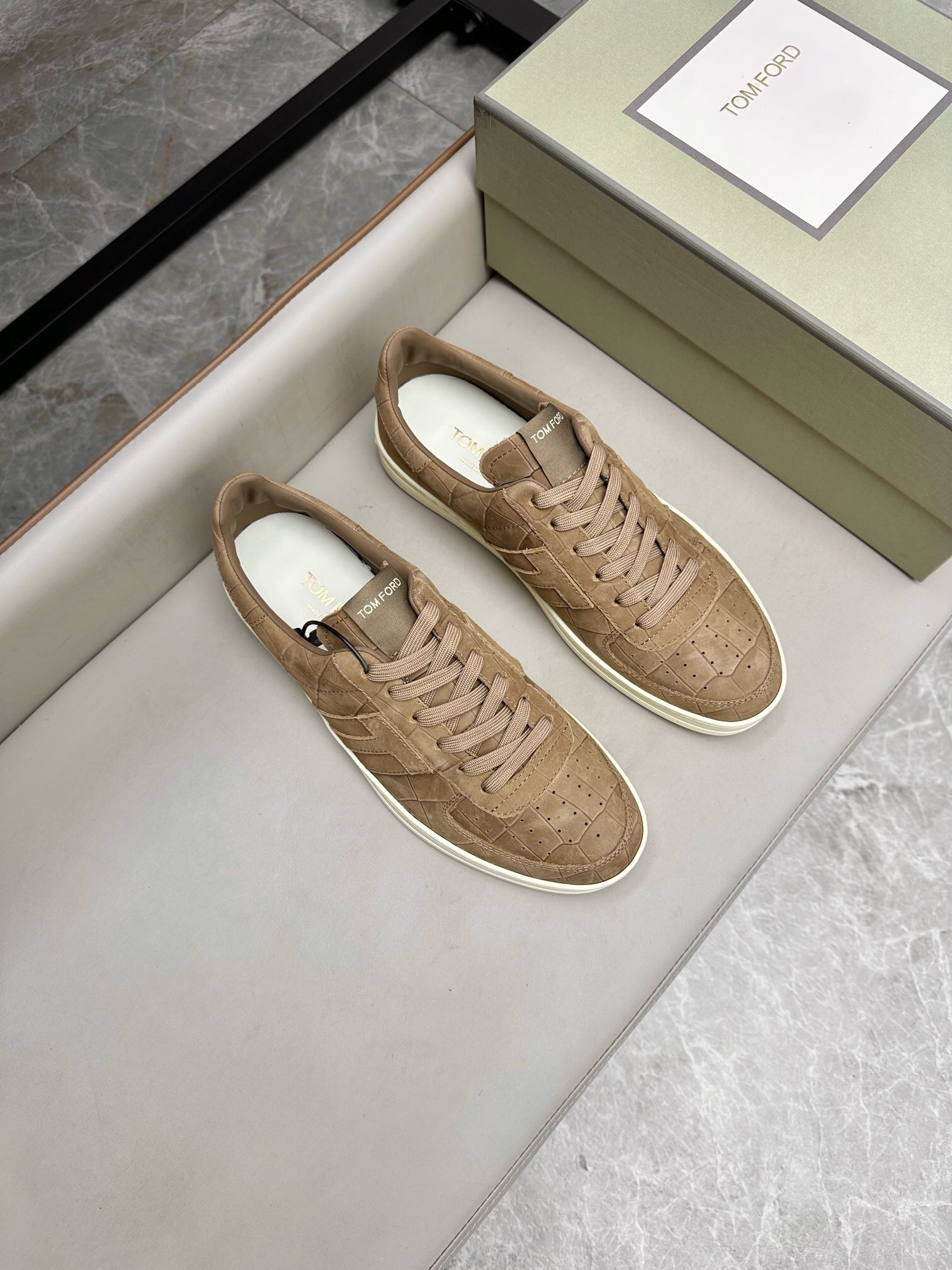 NO:219321,Brand TOM FORD Color original color matching Number 39-44 Custom made 38.45. Price Material Tom & Ford ~ ​​Latest model Men's casual shoes High-end Original 1:1 Top-notch fashion trend details are impeccable using imported cowhide to make cowhide, foot pad feel comfortable and superior quality original replica outsole, Tom Ford, cowhide19860909品牌TOM FORD 颜色原版配色 码数39-44定做38.45. 价格 材质汤姆&福特～最新款 男士休闲鞋 高端 原单1:1顶级货时尚潮流细节无可挑剔采用进口牛皮拼接制作牛皮 垫脚脚感舒适品质优越原版复刻大底,汤姆·福特,tom ford,cowhide,Men's shoes