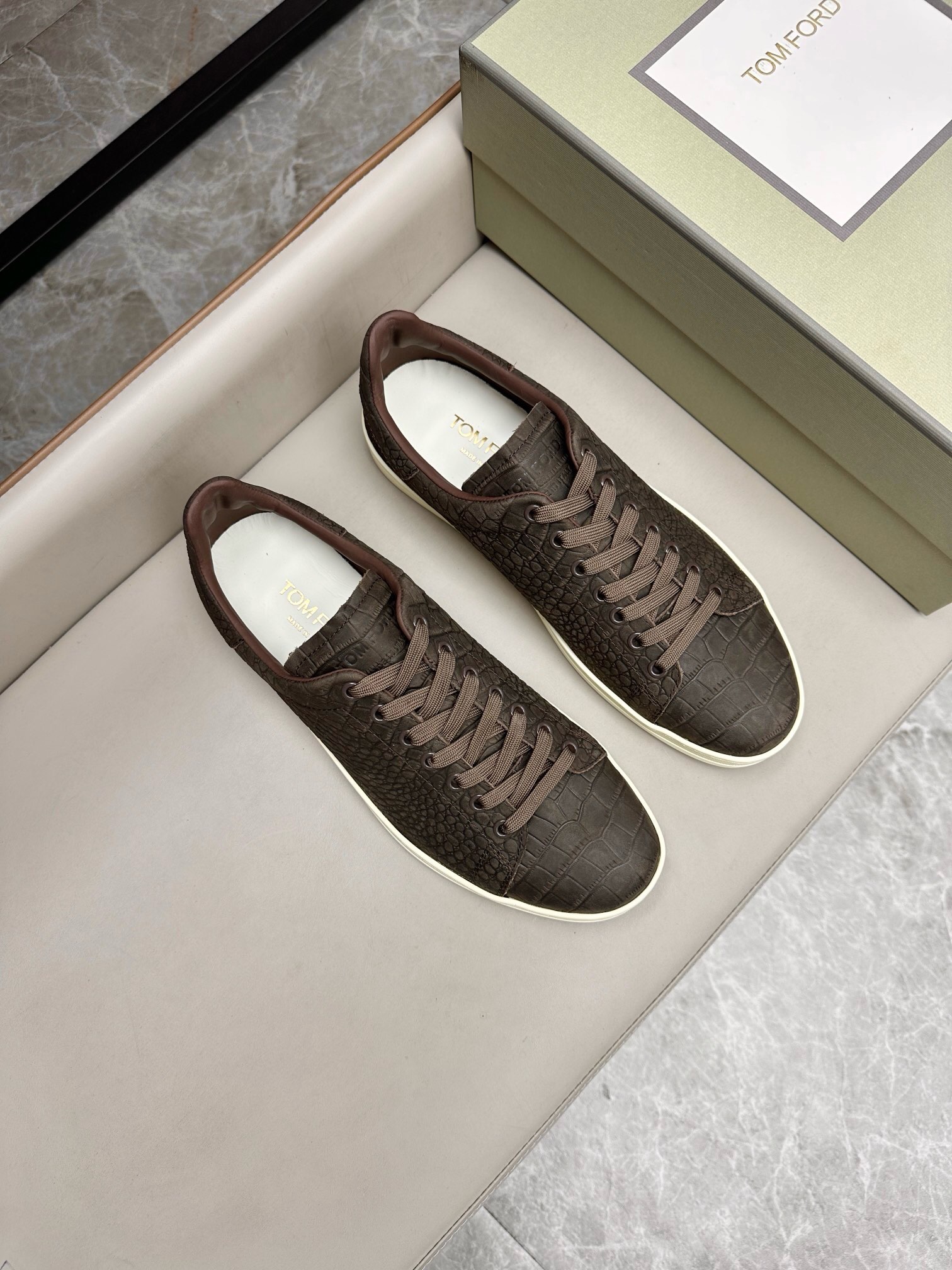 NO:217549,Brand TOM FORD Color original color matching Number 39-44 Custom made 38.45. Price Material Tom & Ford ~ ​​Latest model Men's casual shoes High-end Original 1:1 Top-notch fashion trend details are impeccable using imported cowhide to make cowhide, foot pad feel comfortable and superior quality original replica outsole, Tom Ford, cowhide19860909品牌TOM FORD 颜色原版配色 码数39-44定做38.45. 价格 材质汤姆&福特～最新款 男士休闲鞋 高端 原单1:1顶级货时尚潮流细节无可挑剔采用进口牛皮拼接制作牛皮 垫脚脚感舒适品质优越原版复刻大底,汤姆·福特,tom ford,cowhide,Men's shoes