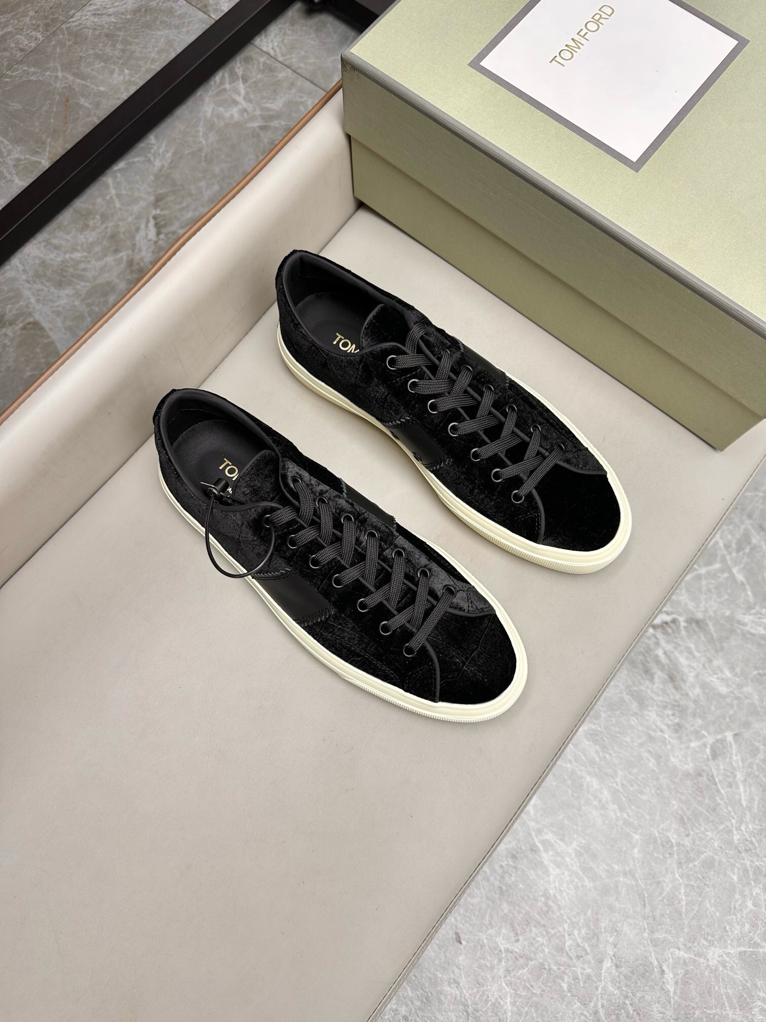 NO:219333,Brand TOM FORD Color original color matching Number 39-44 Customized 38.45.46 Price Material Tom & Ford ~ ​​Latest model Men's casual shoes High-end Original 1:1 Top-notch fashion trend details are impeccable using imported cowhide to make cowhide, foot pad feel comfortable and superior quality original replica outsole, Tom Ford, cowhide19860909品牌TOM FORD 颜色原版配色 码数39-44定做38.45.46 价格 材质汤姆&福特～最新款 男士休闲鞋 高端 原单1:1顶级货时尚潮流细节无可挑剔采用进口牛皮拼接制作牛皮 垫脚脚感舒适品质优越原版复刻大底,汤姆·福特,tom ford,cowhide,Men's shoes