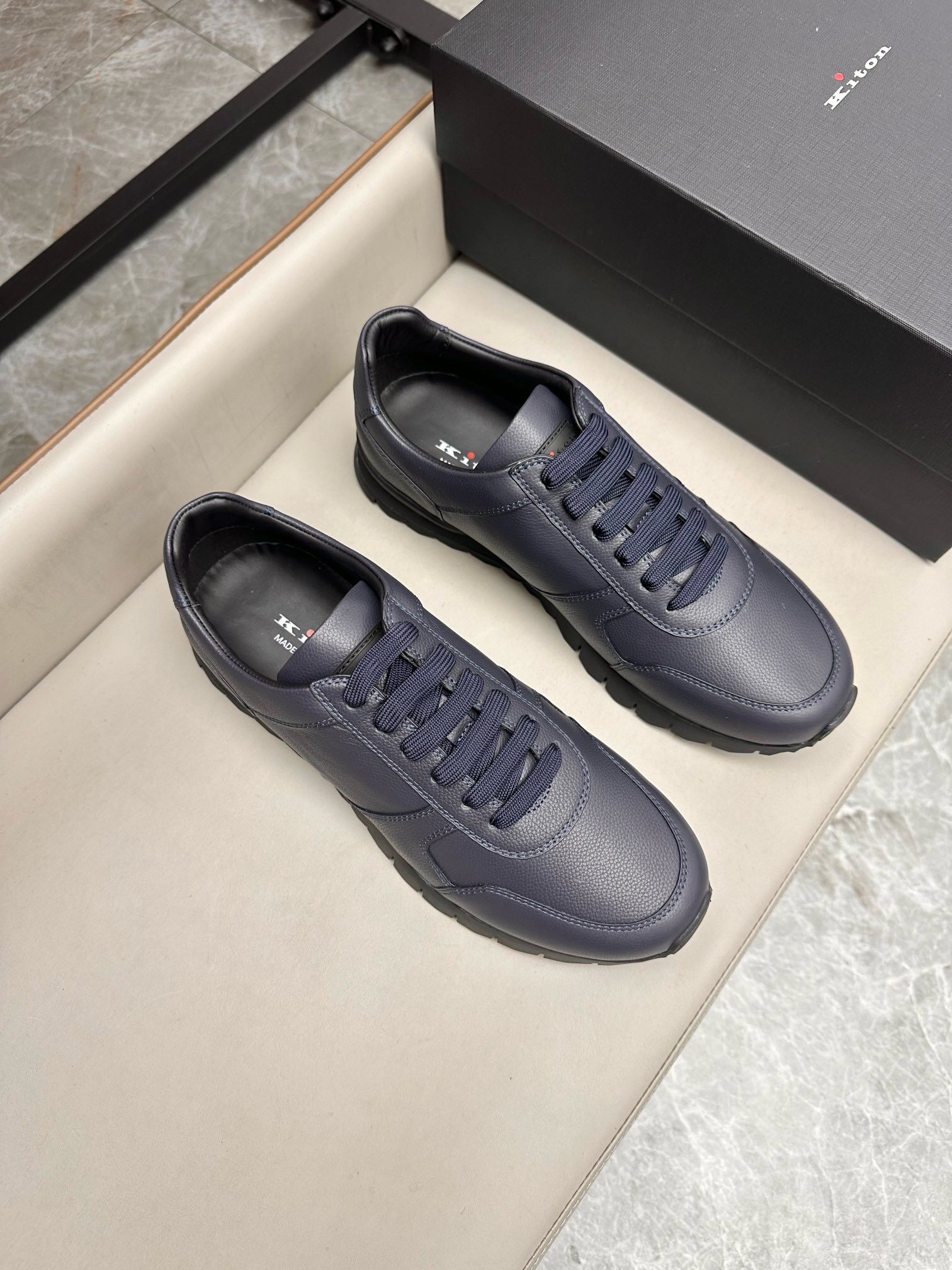 NO:217545,Brand Kiton color original color matching code number 39-44 customized 38454647 price material Kiton new product original single-stock low-top casual sports shoes!  The upper is made of original cowhide fabric cowhide inner lining. The original molded sole is opened, high quality is worth owning. Tom Ford, sneakers, cowhide19860909品牌Kiton 颜色原版配色 码数39-44定做38454647 价格 材质kiton新品原单货低帮休闲运动鞋！鞋面采用原版牛皮面料牛皮内里 牛皮垫脚原版开模大底、高品质值得拥有,汤姆·福特,sneakers,cowhide,Men's shoes