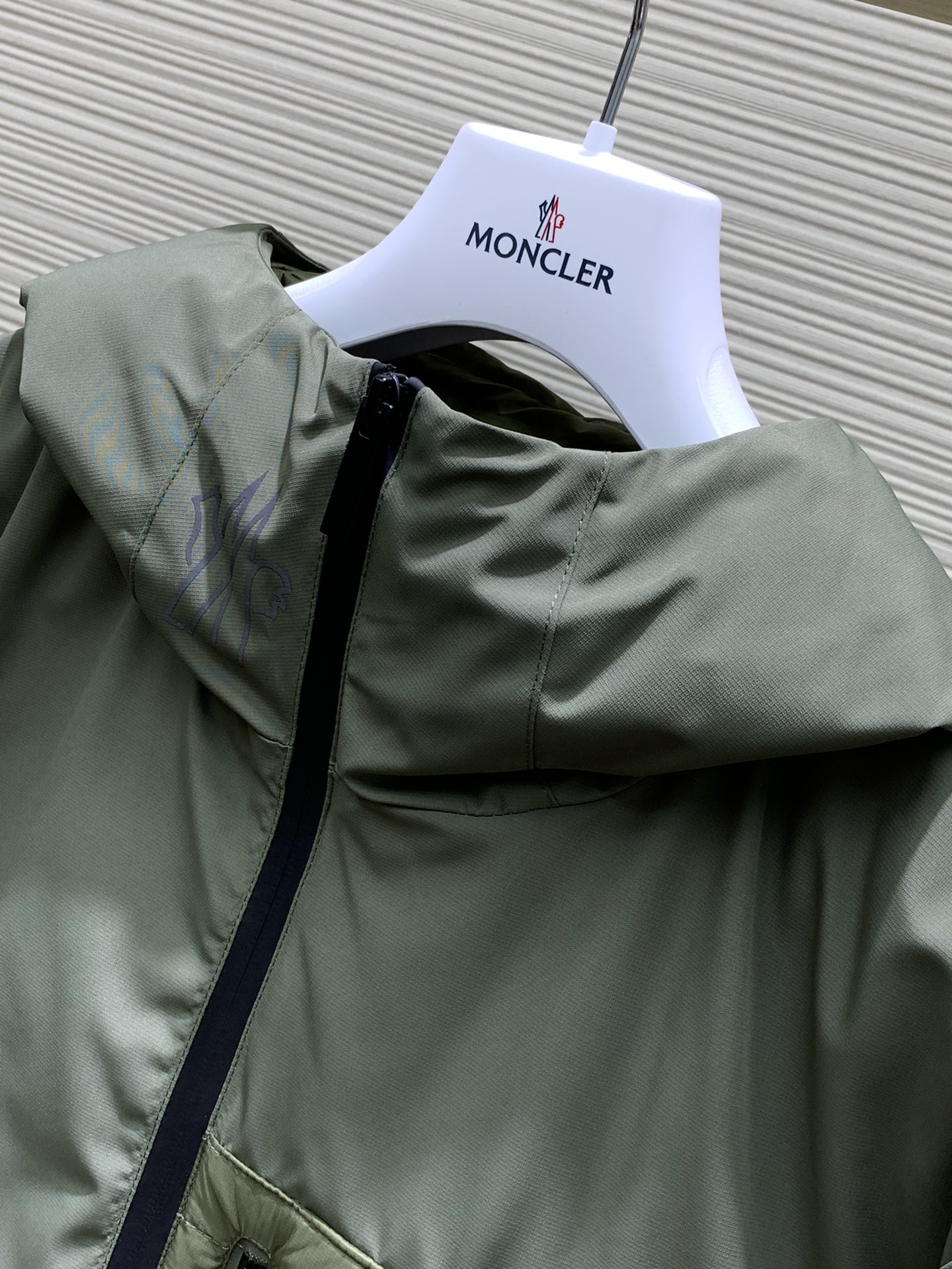 Moncler蒙口2024冬季最新品专柜同步有售原单狠货时尚休闲连帽羽绒服外套上身舒适！吸睛而有亮点采用