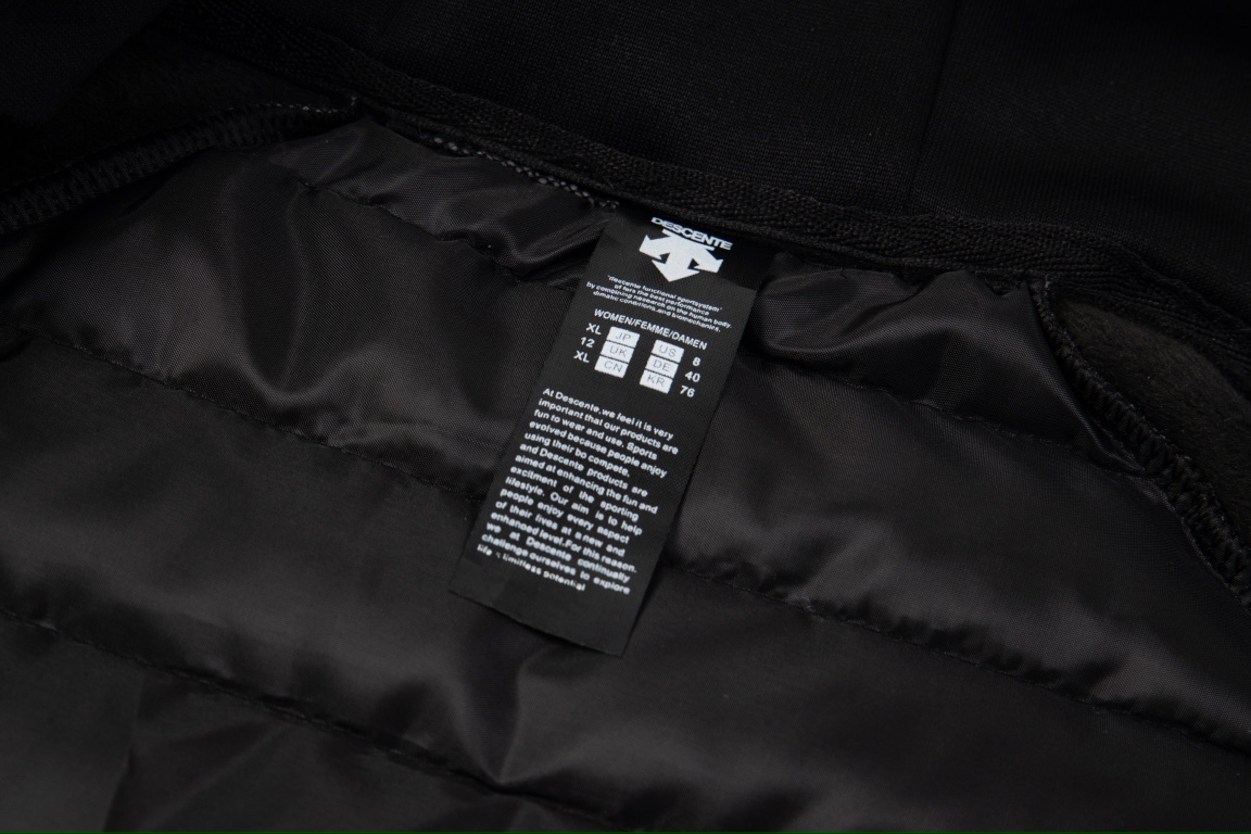 “385 Daj Disant DeScente Winter Cotton Coats for Couples – Black, White, Grey” - 图片 3