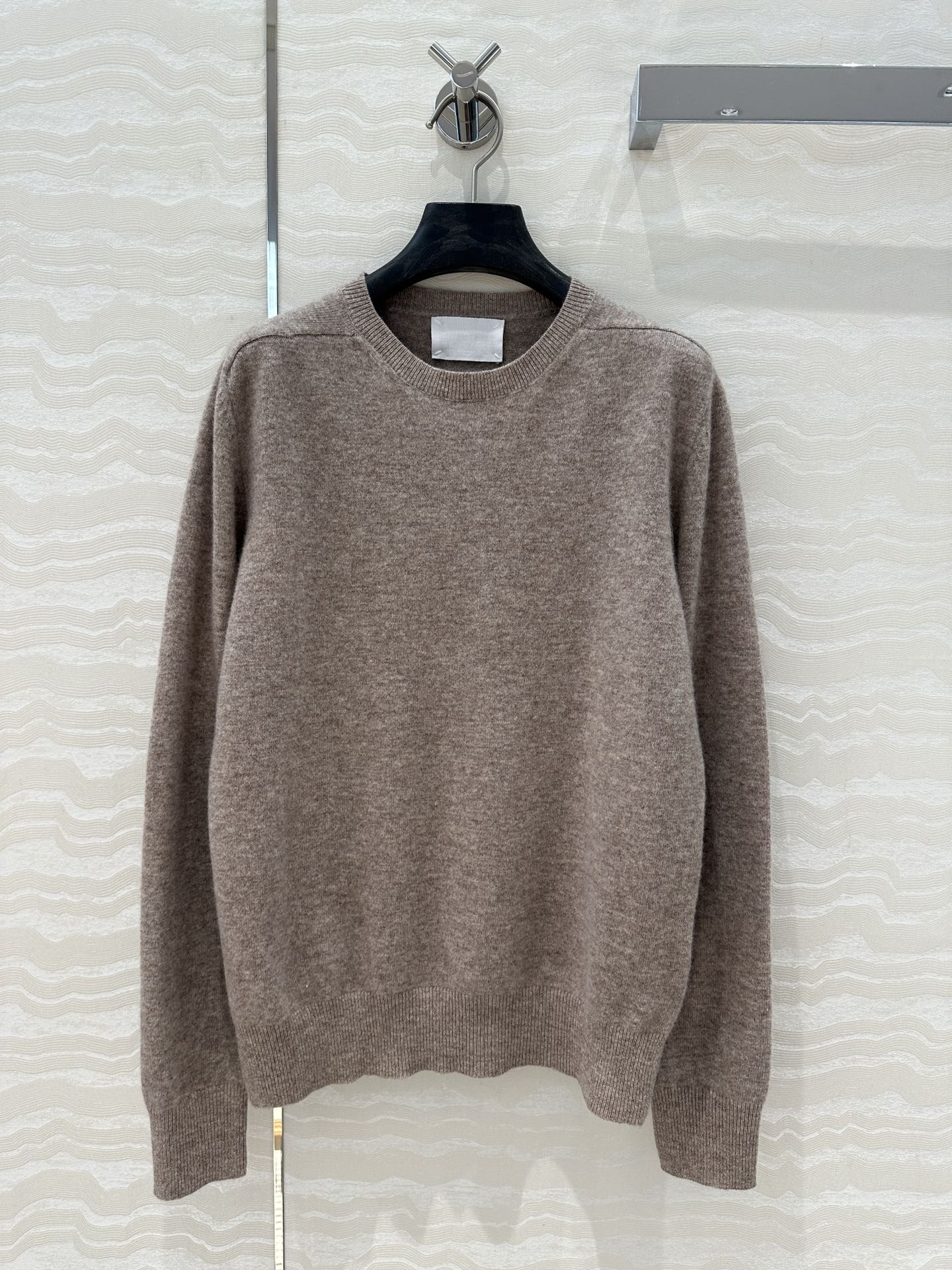 Exclusive Packaged Women’s Wool Suit: High Quality, Simple Design, Classic Style, Delicate Workmanship.