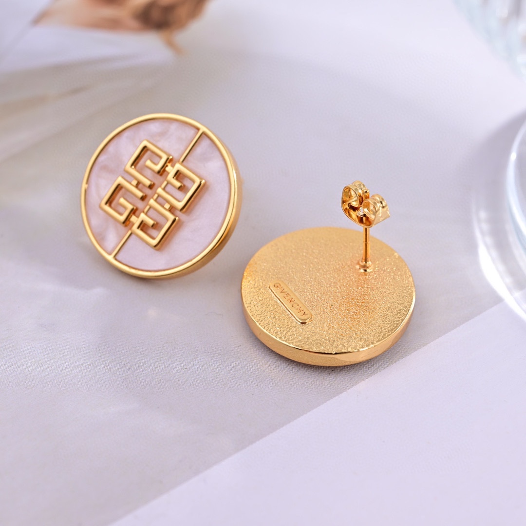 Givenchy’s Infinity Symbol: Elegant Design Soaring to Stars - 图片 2