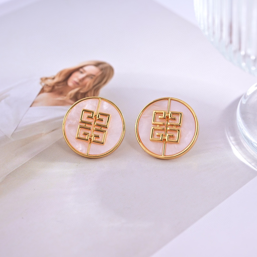 Givenchy’s Infinity Symbol: Elegant Design Soaring to Stars - 图片 1