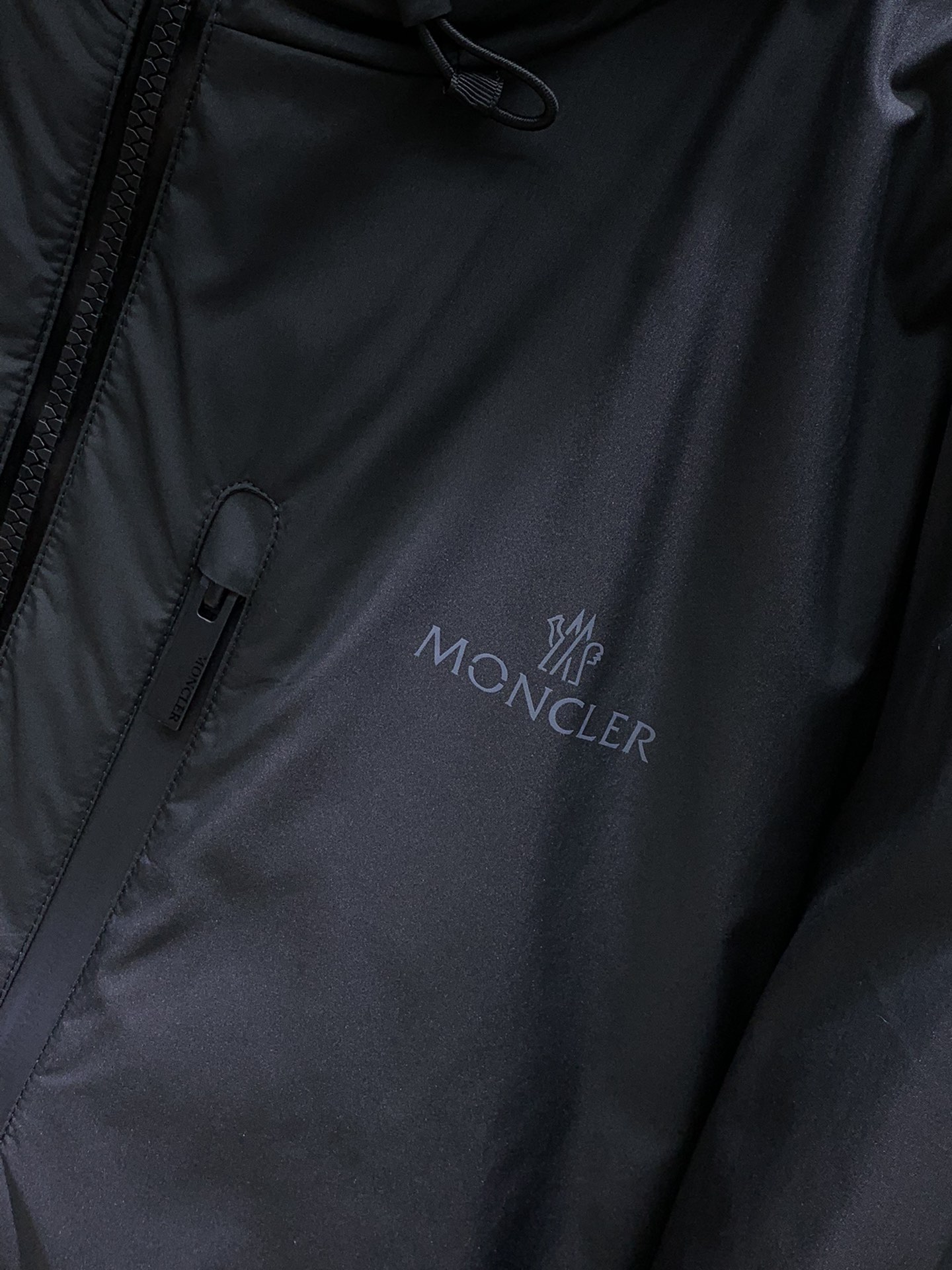 Moncler蒙口2024冬季最新品专柜同步有售原单狠货时尚休闲连帽羽绒服外套上身舒适！吸睛而有亮点采用