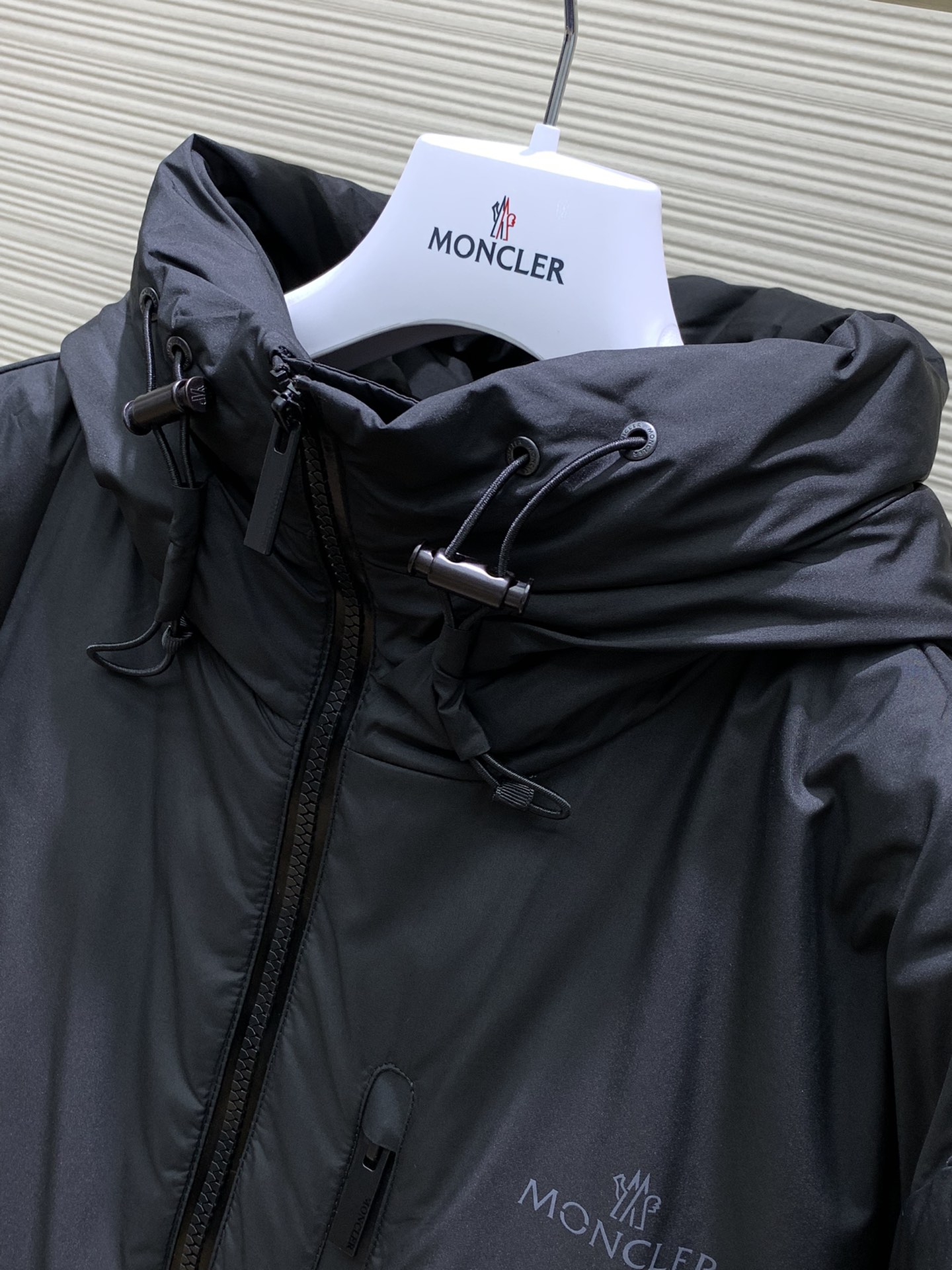 Moncler蒙口2024冬季最新品专柜同步有售原单狠货时尚休闲连帽羽绒服外套上身舒适！吸睛而有亮点采用