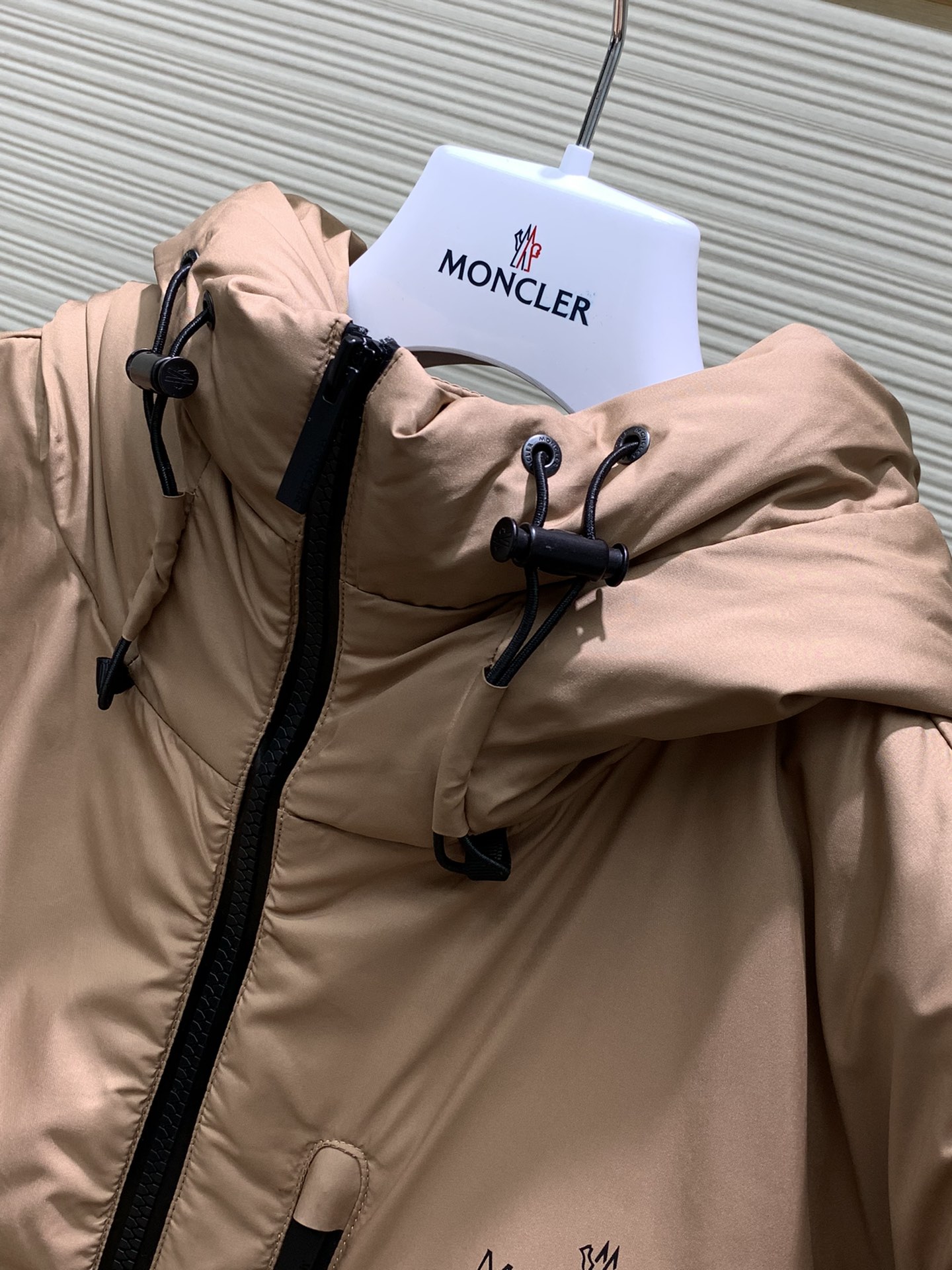 Moncler蒙口2024冬季最新品专柜同步有售原单狠货时尚休闲连帽羽绒服外套上身舒适！吸睛而有亮点采用