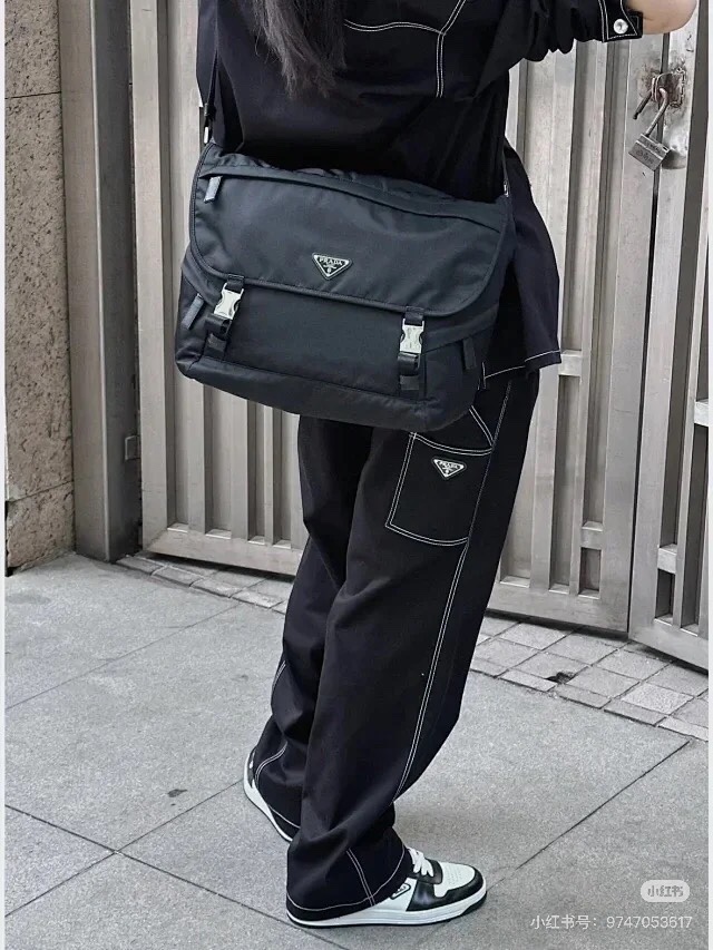 NO:582726,A must-have commuter messenger bag for men ~, Prada [Top Original Order], prada19860909男士必备的通勤邮差包～,普拉达【顶级原单】,prada,Bag