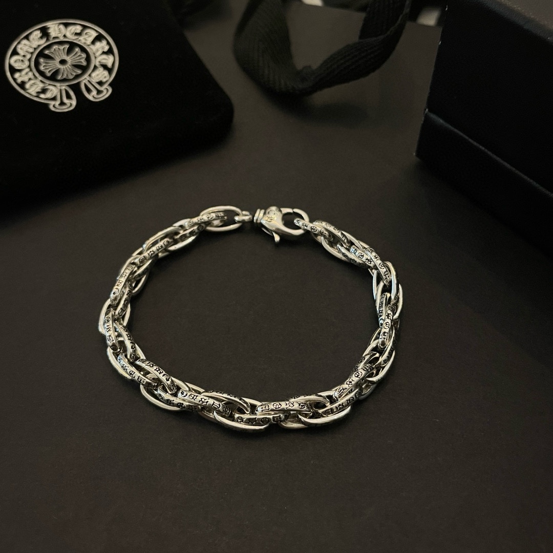 新款【专柜品质】Chrome Hearts克罗心 经典复古环扣手链 凹凸造型不同的花纹设计风格 呈现出与众不同 十字架 童军花是克罗心的志 7