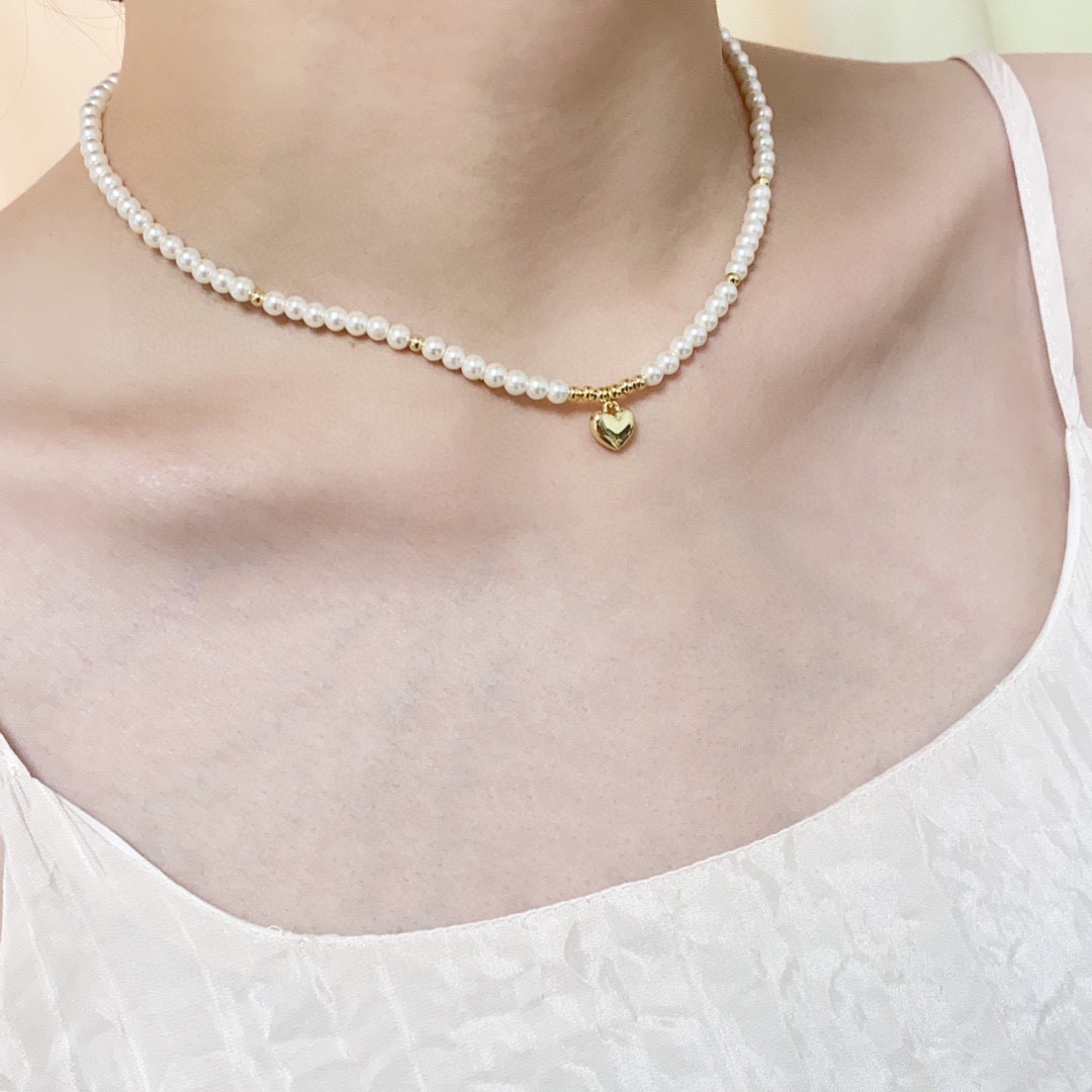 NO:106576,Xiaohongshu recommends Chanel Chanel's latest fashionable Korean pearl necklace, which is very personalized, and the versatile style is very special. The overall details are very surprising and the design is full of sense. It not only brings personal confidence and taste, but also elegant and fashionable styles, highlighting the elegant French atmosphere. With meticulous details, it makes it more attractive to wear. Boutique jewelry, chanel, chanel, necklace19860909小红书推荐香奈儿Chanel最新款时尚韩版珍珠项链超个性,百搭款特别特别赞,整体细节非常令人惊喜,设计感十足,不仅带出个人自信及品味,款式典雅而时尚,突显法式高雅气息,加上一丝不苟的细节,使得佩戴起来更具吸引力,饰品精品,chanel,chanel,necklace,Jewelry