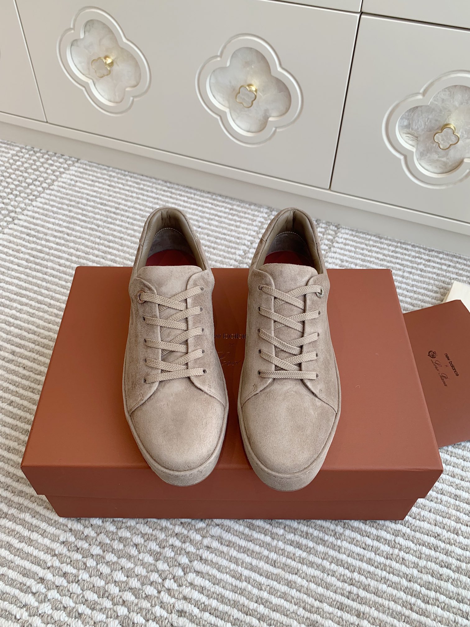 NO:463961,Women's model 15 [Loro Piana] New sports shoes casual shoes Comfortable and versatile with a lazy and high-end sense of stars and fashion bloggers' private server street photography artifact Material pair selection Yangjing fabric, sheepskin inner lining, large sole private mold wear-resistant high elastic bull tendon sole Size 35-40# (41/42 can be customized without return or exchange) Men's 38-45# (38/45 can be customized without return or exchange), casual shoes/sports, loro piga, sneakers, sheepskin, sheep19860909女款 男款15【Loro Piana】新款运动鞋休闲板鞋 舒适百搭自带慵懒的高级感明星、时尚博主的私服街拍神器 材质对版甄选羊京面料,羊皮内里 大底私模耐磨高弹牛筋底 码数 女35-40#（41/42可订做不退换） 男38-45#（38/45可订做不退换）,休闲鞋/运动鞋,loro piana,sneakers,sheepskin,sheep,Women's Shoes