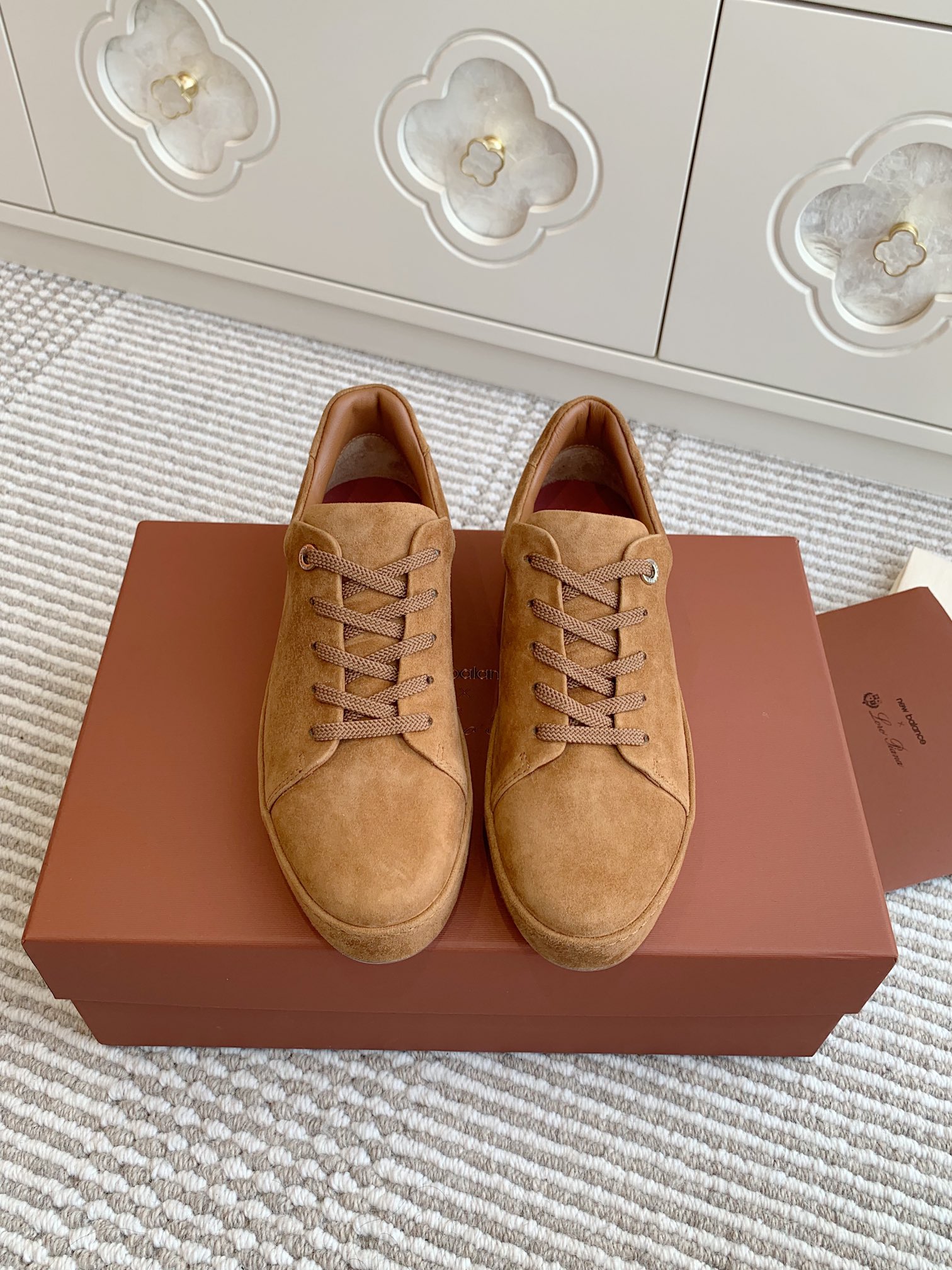 NO:463969,Women's men's 15 [Loro Piana] New sneakers casual shoes, comfortable and versatile, with a lazy and high-end sense of stars and fashion bloggers' private server street photography artifact Material pair selection Yangjing fabric, sheepskin inner lining, large sole private mold wear-resistant high elastic bull tendon sole Size 35-40# (41/42 can be customized without return or exchange) Men's 38-45# (38/45 can be customized without return or exchange), casual shoes/sports, loro piano, sneakers, sheepskin, sheep19860909女款男款15【Loro Piana】新款运动鞋休闲板鞋 舒适百搭自带慵懒的高级感明星、时尚博主的私服街拍神器 材质对版甄选羊京面料,羊皮内里 大底私模耐磨高弹牛筋底 码数 女35-40#（41/42可订做不退换） 男38-45#（38/45可订做不退换）,休闲鞋/运动鞋,loro piana,sneakers,sheepskin,sheep,Women's Shoes