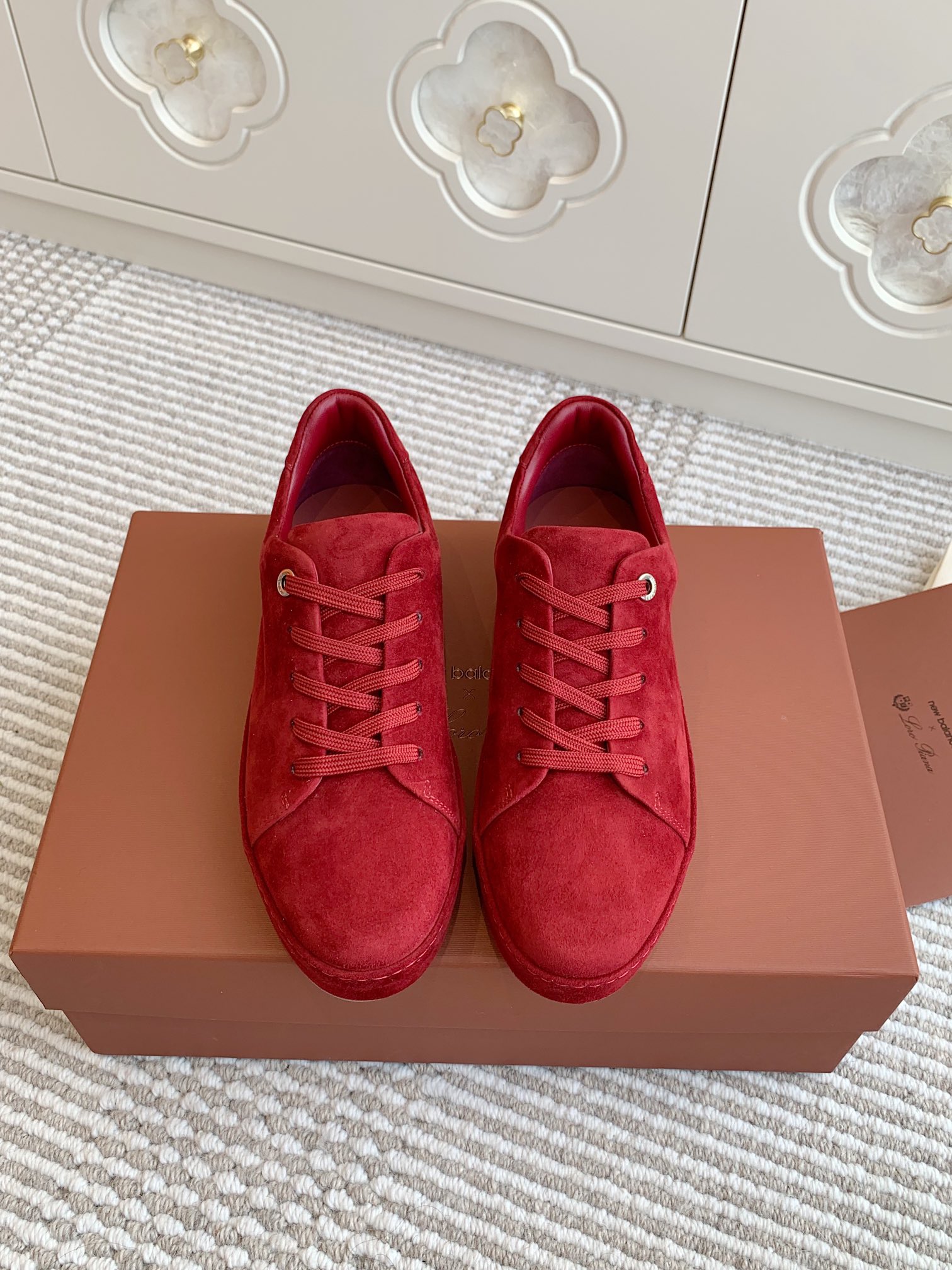 NO:463984,Women's men's 15 [Loro Piana] New sneakers casual shoes, comfortable and versatile, with a lazy and high-end sense of stars and fashion bloggers' private server street photography artifact Material pair selection Yangjing fabric, sheepskin inner lining, large sole private mold wear-resistant high elastic bull tendon sole Size 35-40# (41/42 can be customized without return or exchange) Men's 38-45# (38/45 can be customized without return or exchange), casual shoes/sports, loro piano, sneakers, sheepskin, sheep19860909女款男款15【Loro Piana】新款运动鞋休闲板鞋 舒适百搭自带慵懒的高级感明星、时尚博主的私服街拍神器 材质对版甄选羊京面料,羊皮内里 大底私模耐磨高弹牛筋底 码数 女35-40#（41/42可订做不退换） 男38-45#（38/45可订做不退换）,休闲鞋/运动鞋,loro piana,sneakers,sheepskin,sheep,Women's Shoes