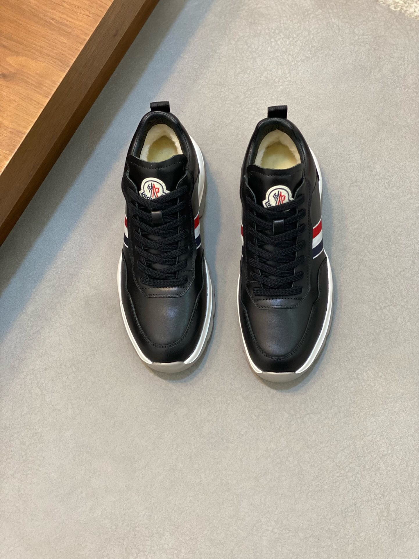 NO:219355,Brand MONCLER original color matching Size 39-44 Customized 38.45 Price Material masked new casual shoes official website synchronization Top original men's shoes high-end brand, new model on the market, top luxury brand, latest fashionable casual men's boots, trendy and versatile style, relaxed and sporty style, upper is made of original cowhide. Warm wool inner lining and super fine workmanship. Original personalized fashionable wear-resistant sole, light and comfortable on the feet., masked casual shoes, christian louboutin, Moncler, boots, cowhide19860909品牌MONCLER 颜色原版配色 码数39-44定做38.45 价格 材质蒙口新品休闲鞋官网同步 顶级原版男鞋高端品牌,新款上市,顶级奢侈品牌,最新時尚休闲男靴,潮流百搭之款,轻松运动风,鞋面采用原版牛皮.保暖羊毛内里加超精细做工.原版个性时尚耐磨大底,上脚轻巧舒适.,蒙口 休闲鞋,christian louboutin,Moncler,boots,cowhide,Men's shoes