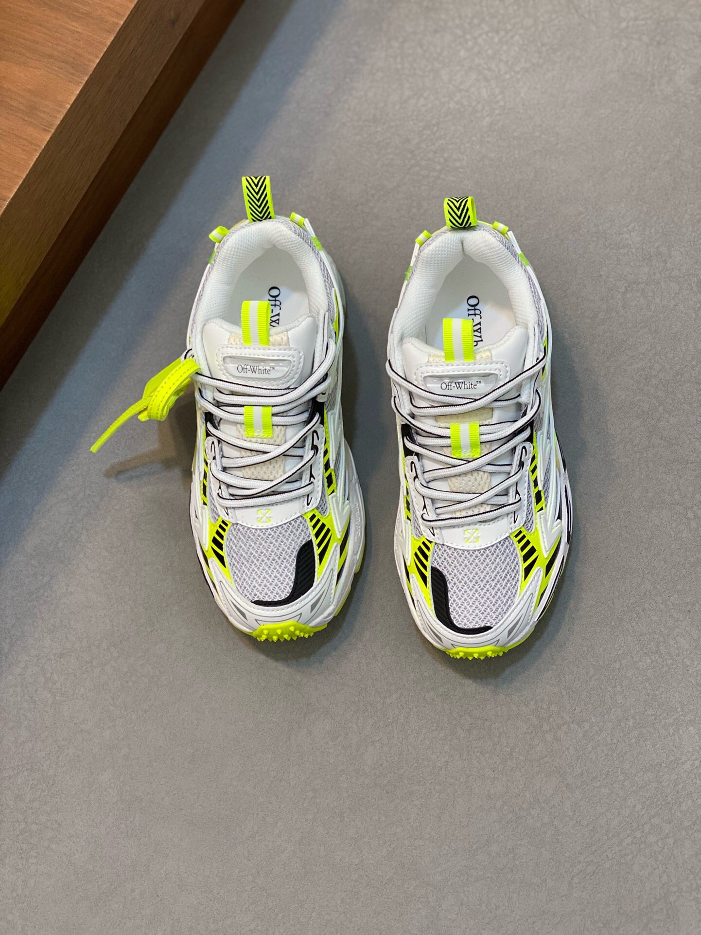 NO:217608,Brand Off-white color original color matching, code number 36-47 standard code, price, material off new casual sneakers @ hot sale this year!  The original replica high-end quality upper is made of cowhide with cloth. The mesh inner lining is = mesh foot pads are comfortable, breathable, cool, fashionable, wear-resistant rubber color-blocking outsole. The upper foot is comfortable and light!  Off casual shoes off white,sneakers,cowhide19860909品牌Off-white 颜色原版配色 码数36-47标准码 价格 材质off新款休闲运动鞋@今年热销！原版复刻高端品质鞋面采用牛皮搭配布面制作网布内里=网布垫脚舒适透气炫酷时尚耐磨橡胶拼色大底上脚舒适轻盈！,Off休闲鞋,off white,sneakers,cowhide,Men's shoes