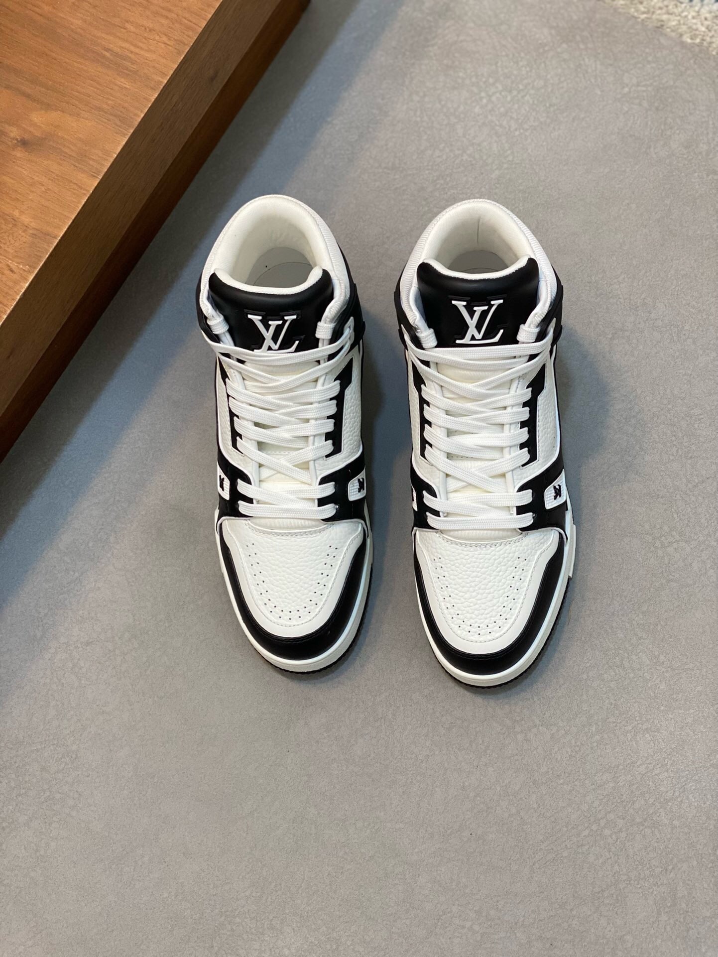 NO:217563,Brand LOUIS VUITTON original color matching code number 39-44 customized 38.45 price Material new Louis Vuitton high top casual shoes!  High-quality Labon craft upper is made of cowhide with original material LV printing. Comfortable and breathable mesh inner cowhide stepping style. Simple and atmospheric LV original outsole, Louis Vuitton, louis vuitton, louis vuitton, louis vuitton, louis vuitton, cowhide19860909品牌LOUIS VUITTON 颜色原版配色 码数39-44定做38.45 价格 材质路易威登新款 高帮 休闲鞋！高品质拉邦工艺鞋面采用牛皮搭配原版材质LV印花 舒适透气网布内里牛皮垫脚版型时尚 简单大气LV原版大底,路易威登,louis vuitton,louis vuitton,louis vuitton,cowhide,Men's shoes