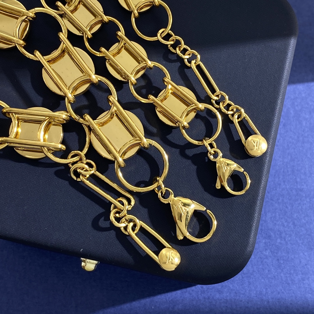 Louis Vuitton 路易威登LV潮流 欧美风金属光面英文字母圆形纽扣拼接镂空圆圈手链大号小号两个尺寸