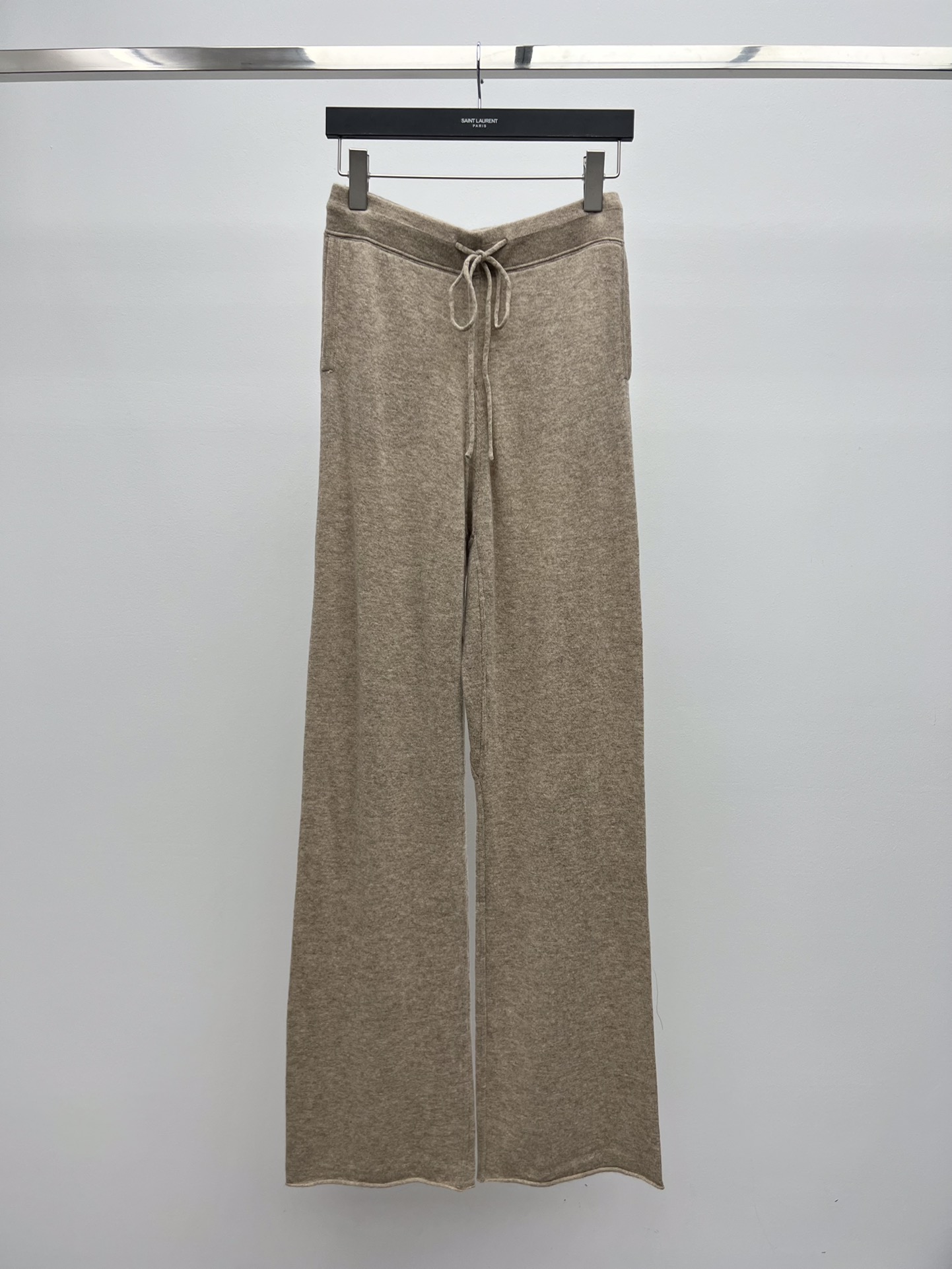 “Versatile Maison Margiela Wool Knit Female Suit for Autumn Style” - 图片 1