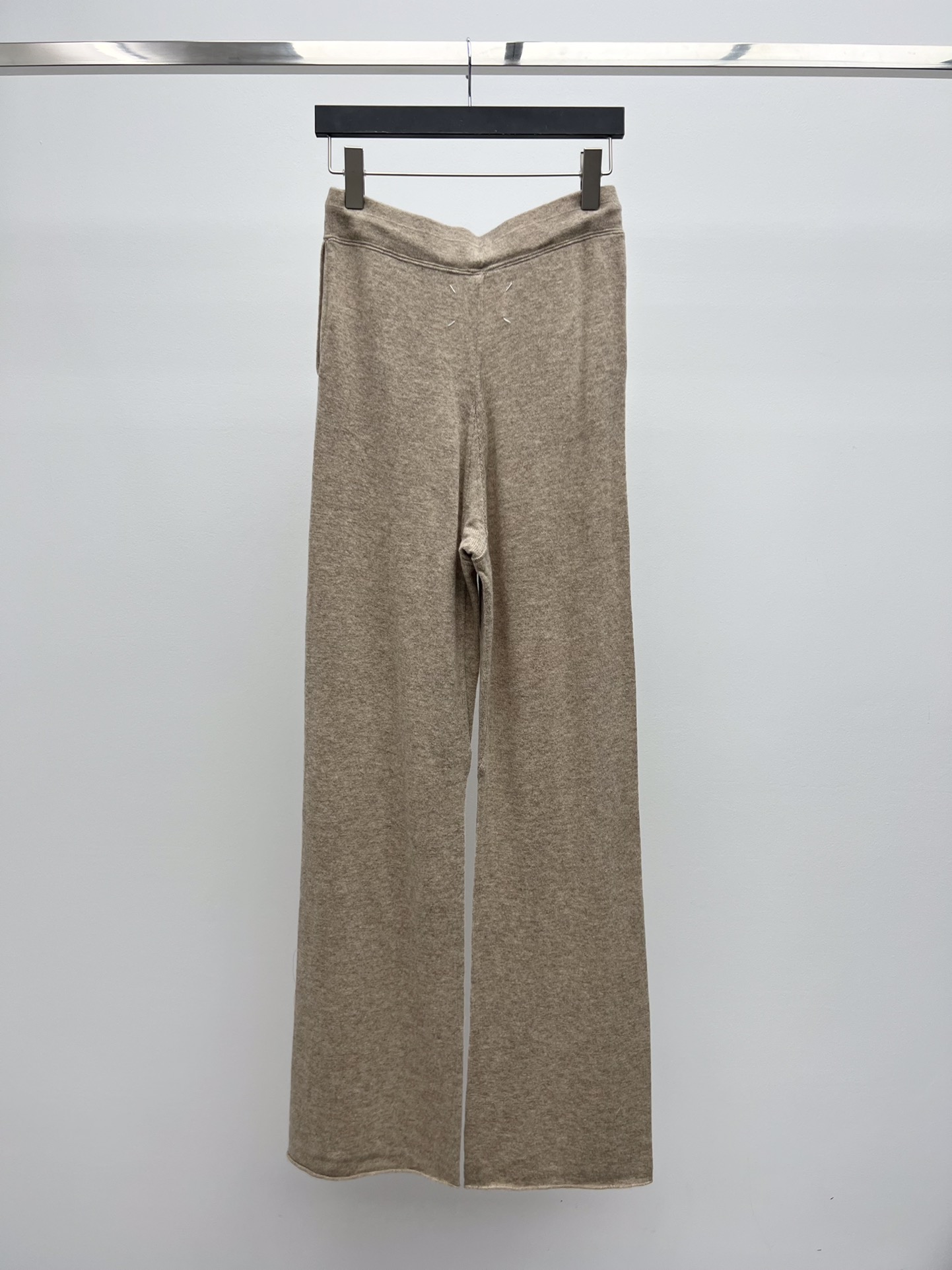 “Versatile Maison Margiela Wool Knit Female Suit for Autumn Style” - 图片 5