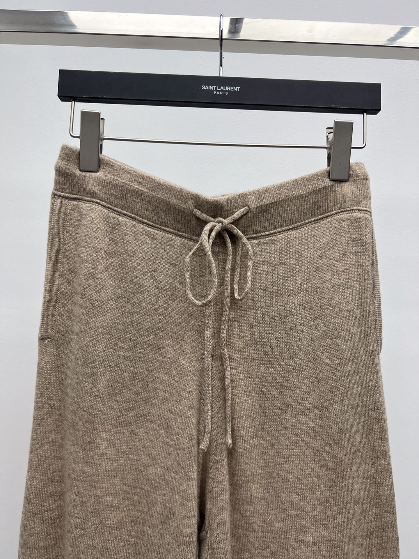 “Versatile Maison Margiela Wool Knit Female Suit for Autumn Style” - 图片 2