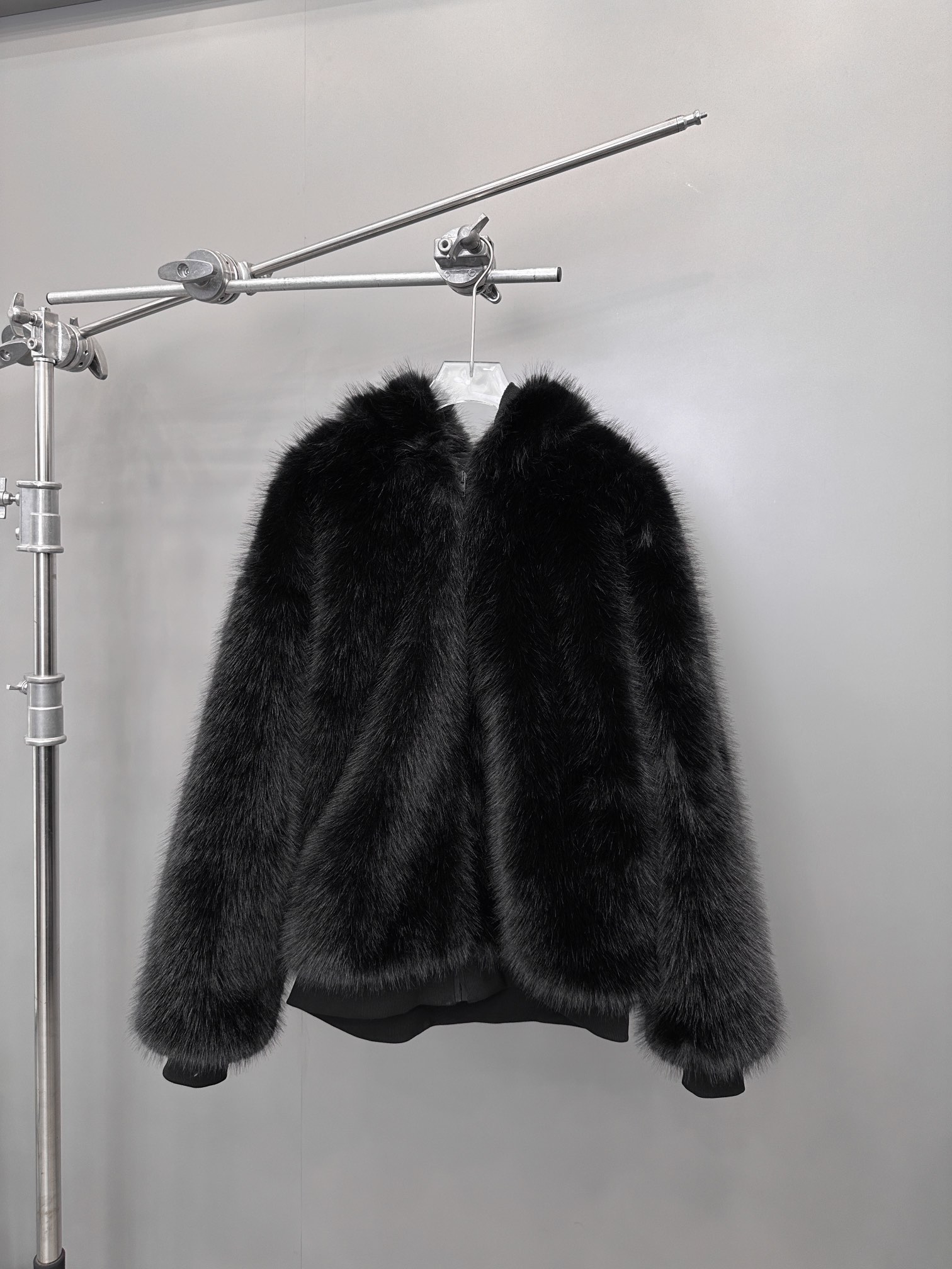 🌾NEW｜新款外套，进口环保皮草面布，里布采用高密度颗粒绒面料，柔软贴身保暖舒适，连帽设计俏皮可爱，宽松