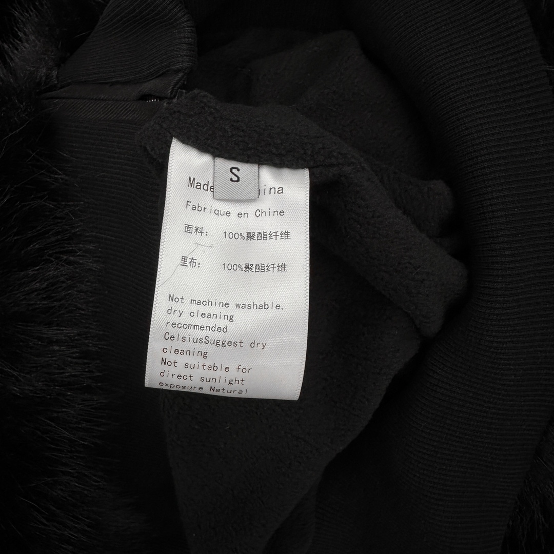 🌾NEW｜新款外套，进口环保皮草面布，里布采用高密度颗粒绒面料，柔软贴身保暖舒适，连帽设计俏皮可爱，宽松