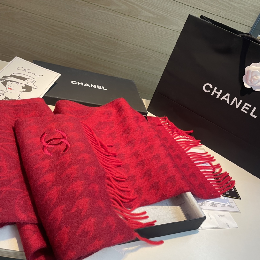 CHANEL香奈儿喜欢有颜值高质量的亲可入手名媛单品无论怎么搭配都是满满的气质感100%极品山羊绒水波纹