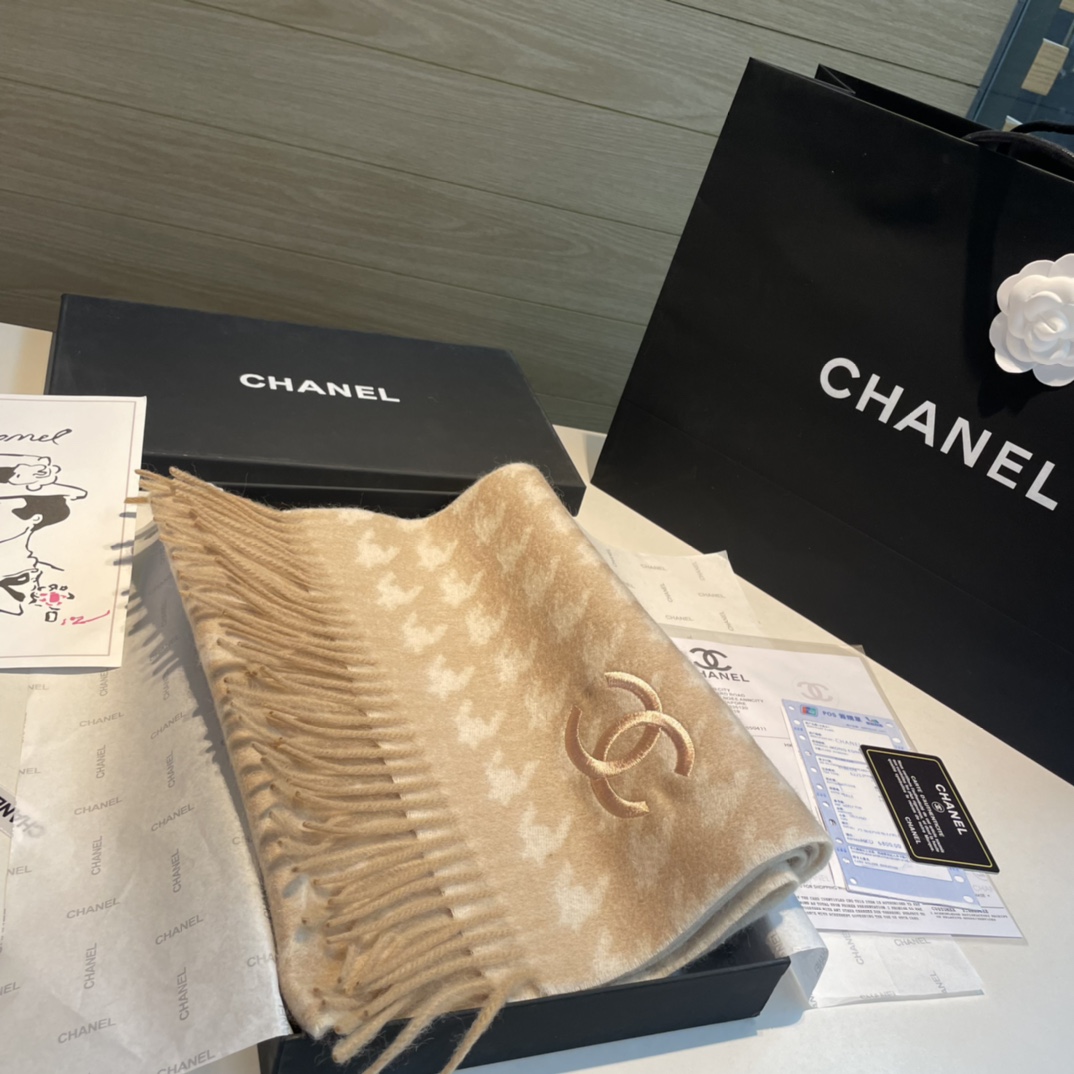 CHANEL香奈儿喜欢有颜值高质量的亲可入手名媛单品无论怎么搭配都是满满的气质感100%极品山羊绒水波纹